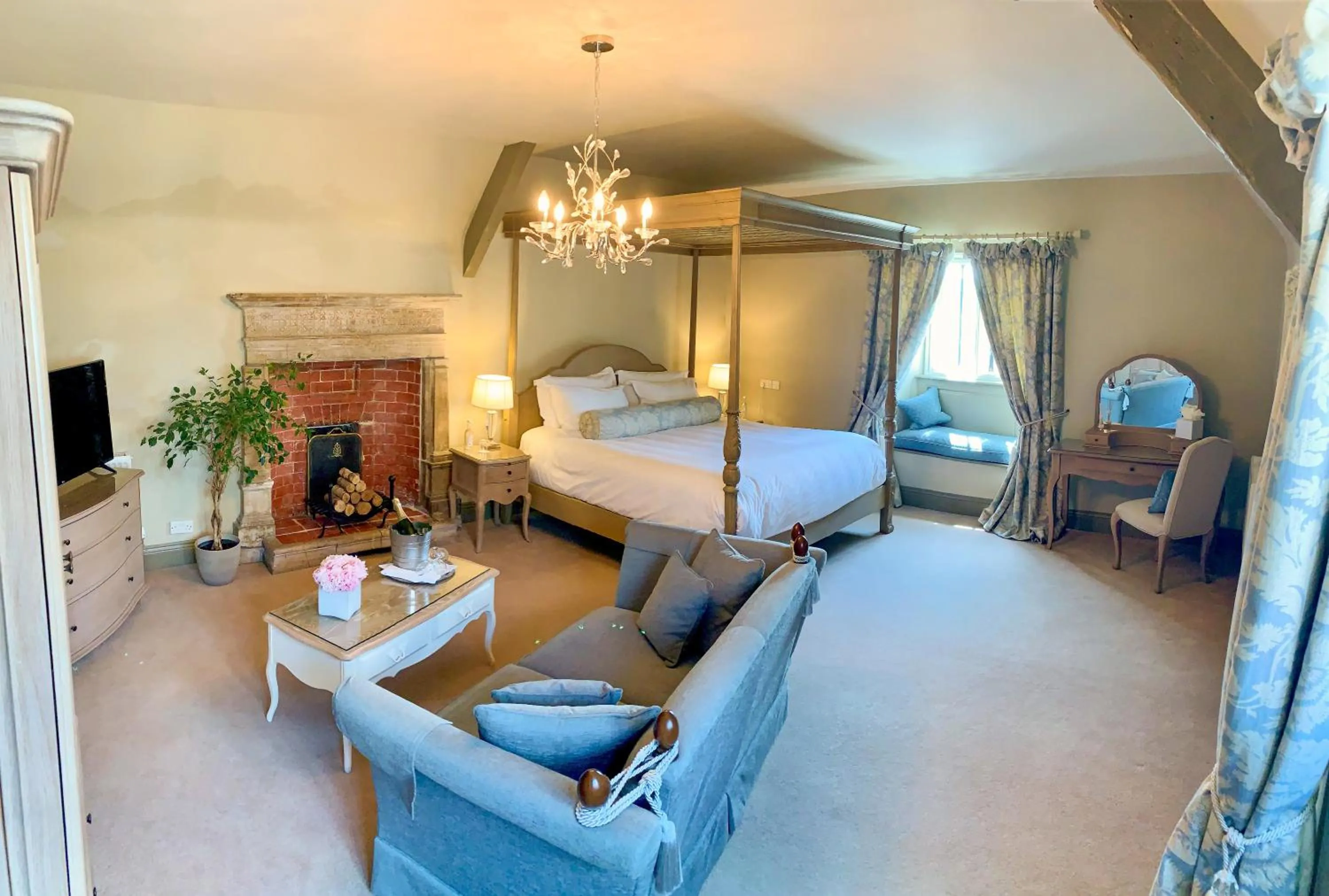 Deluxe Suite in Mortons Manor