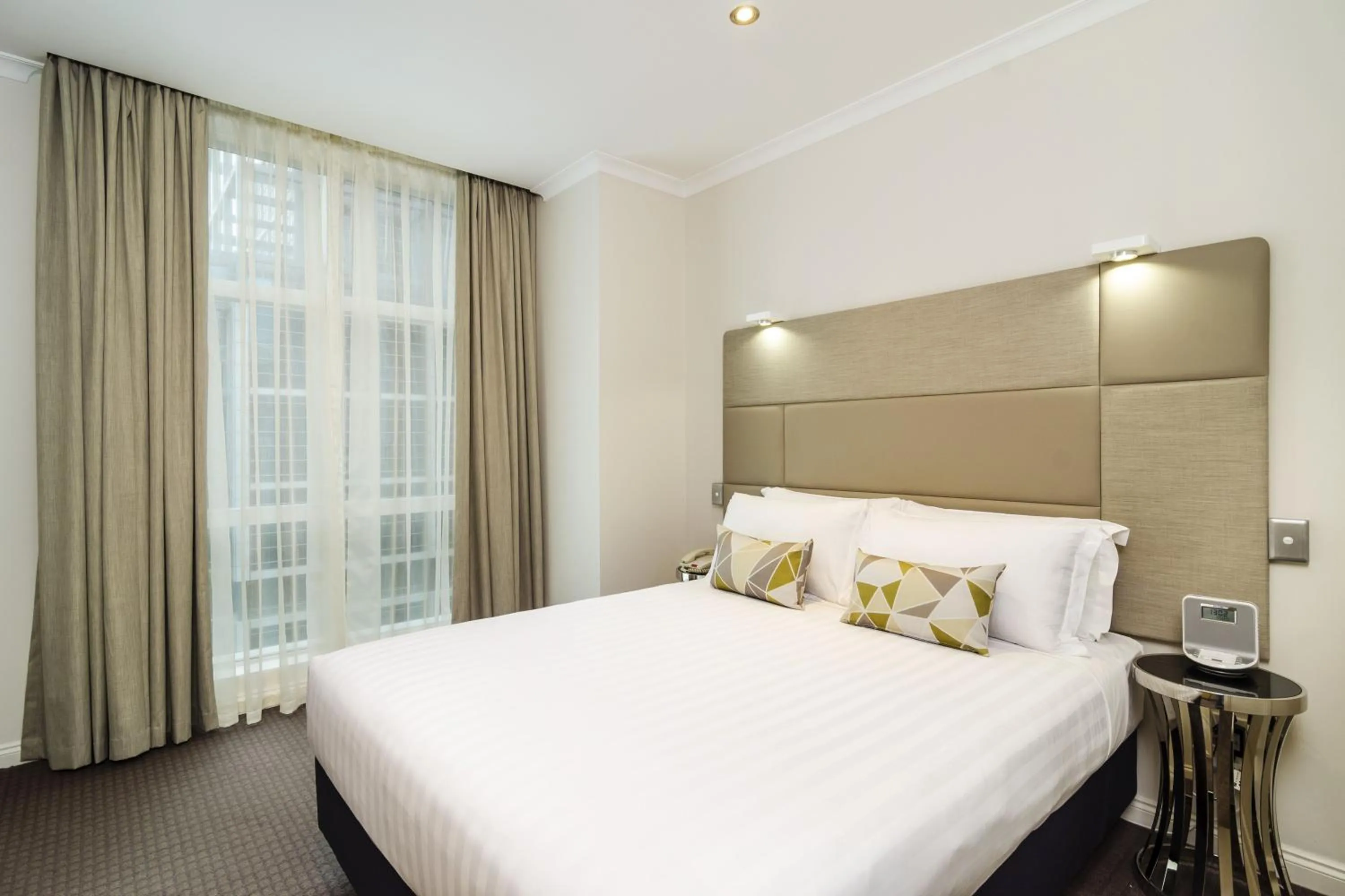 Bed in Clarion Suites Gateway