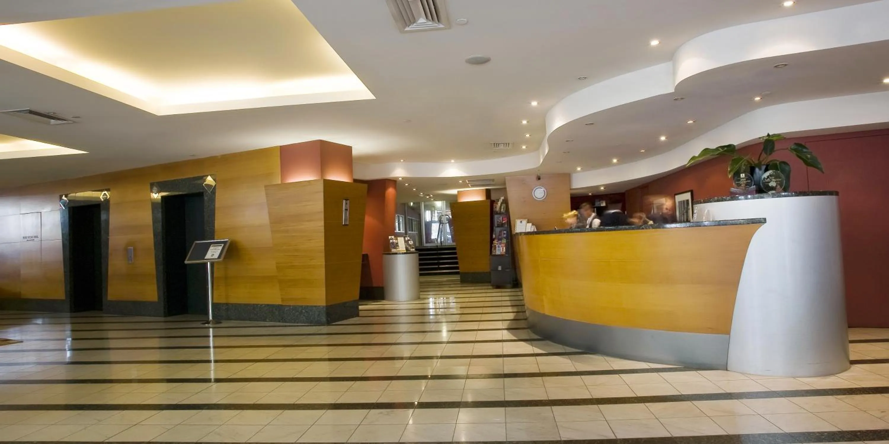 Lobby or reception in Clarion Suites Gateway