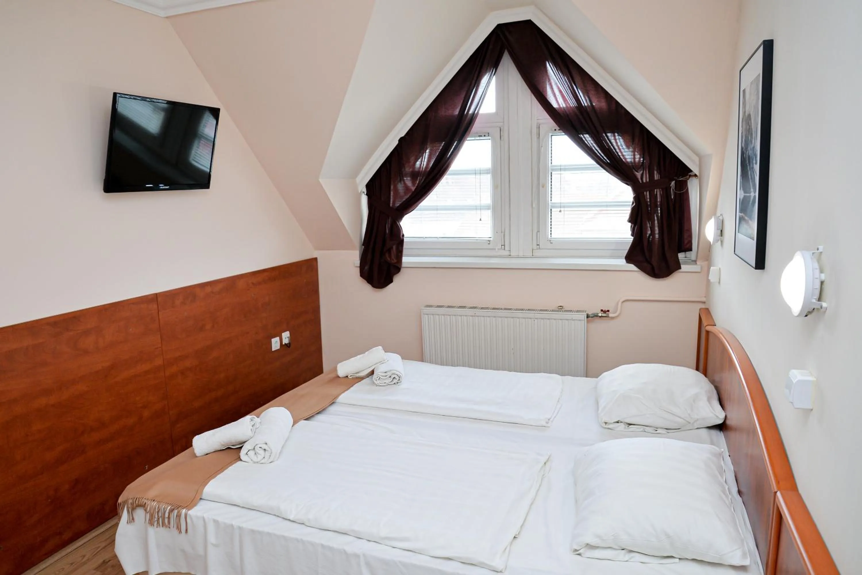 Bed in Major Panzió és Étterem