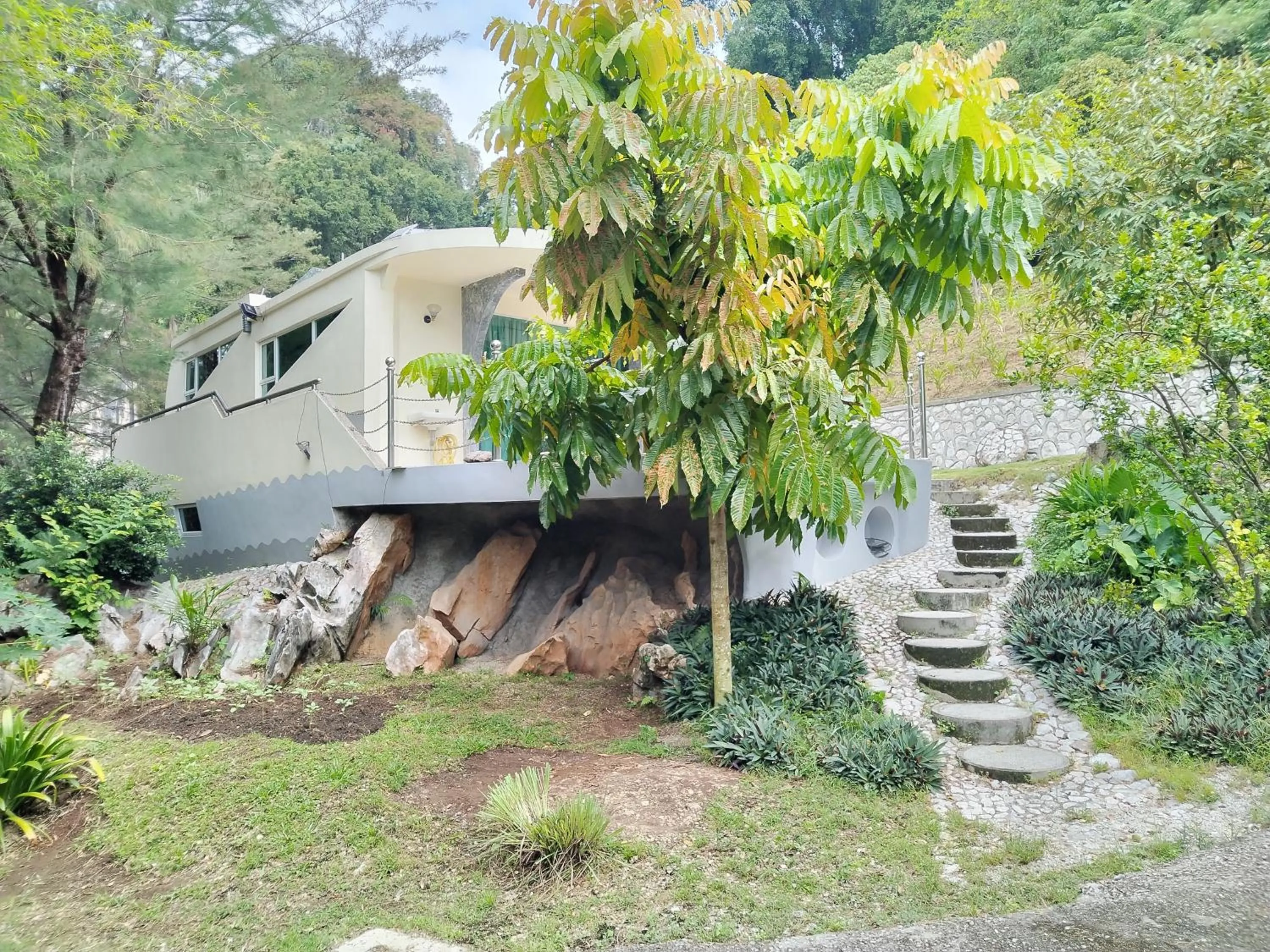 Property building in Rocky Farm