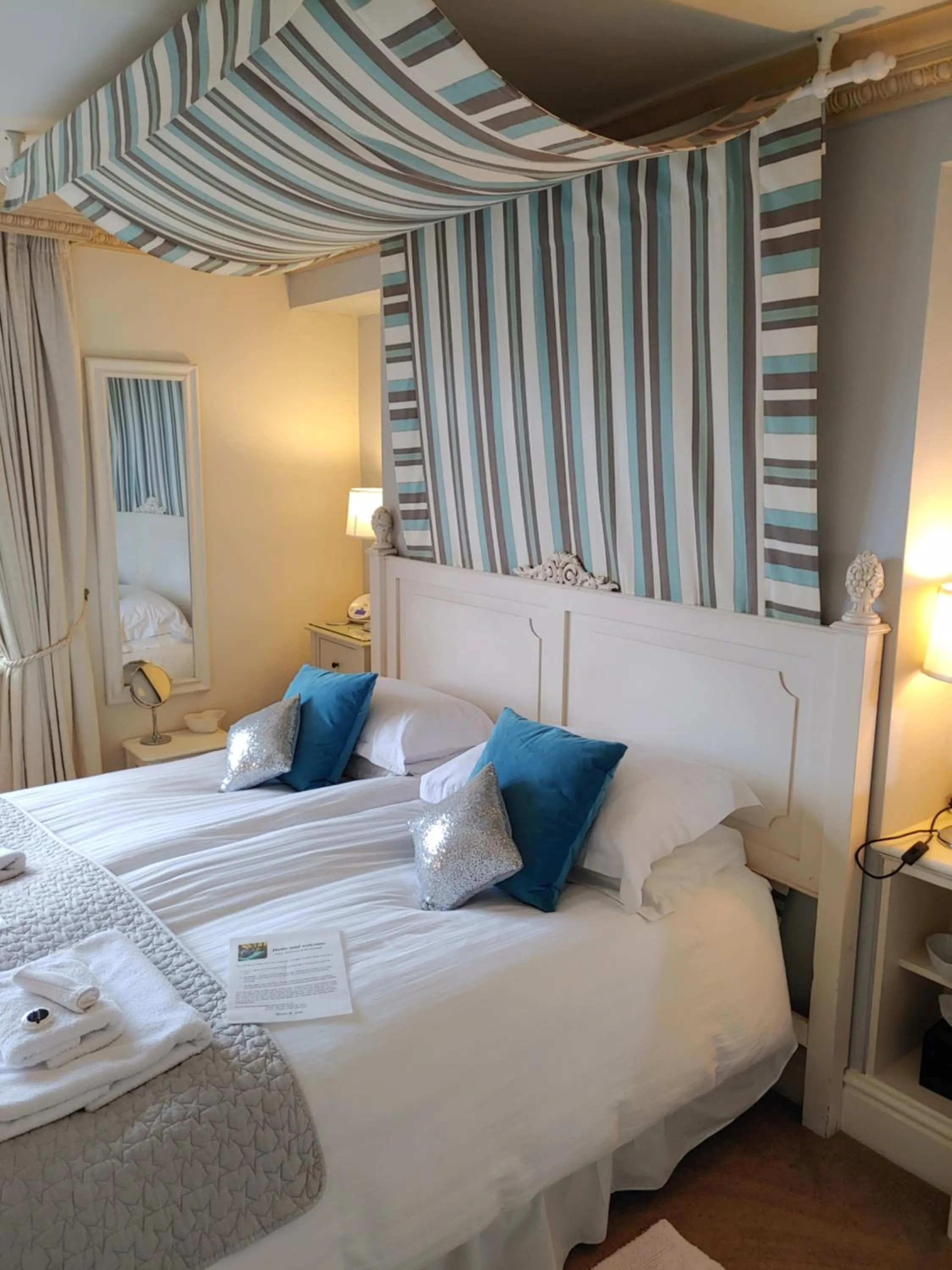 Bed in The Bath House Boutique B&B - IN-ROOM Breakfast - FREE parking