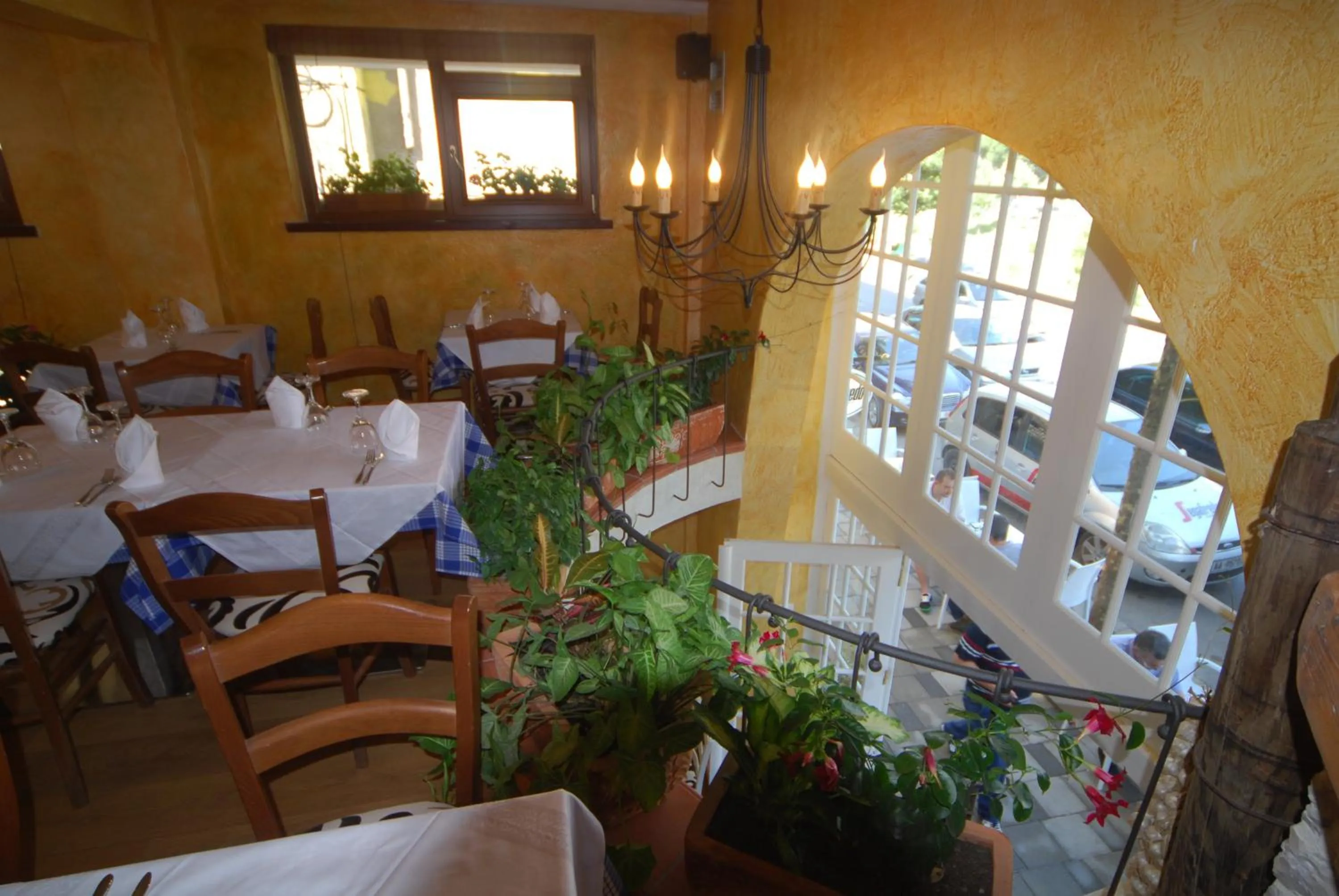 Restaurant/places to eat in Hotel Town House