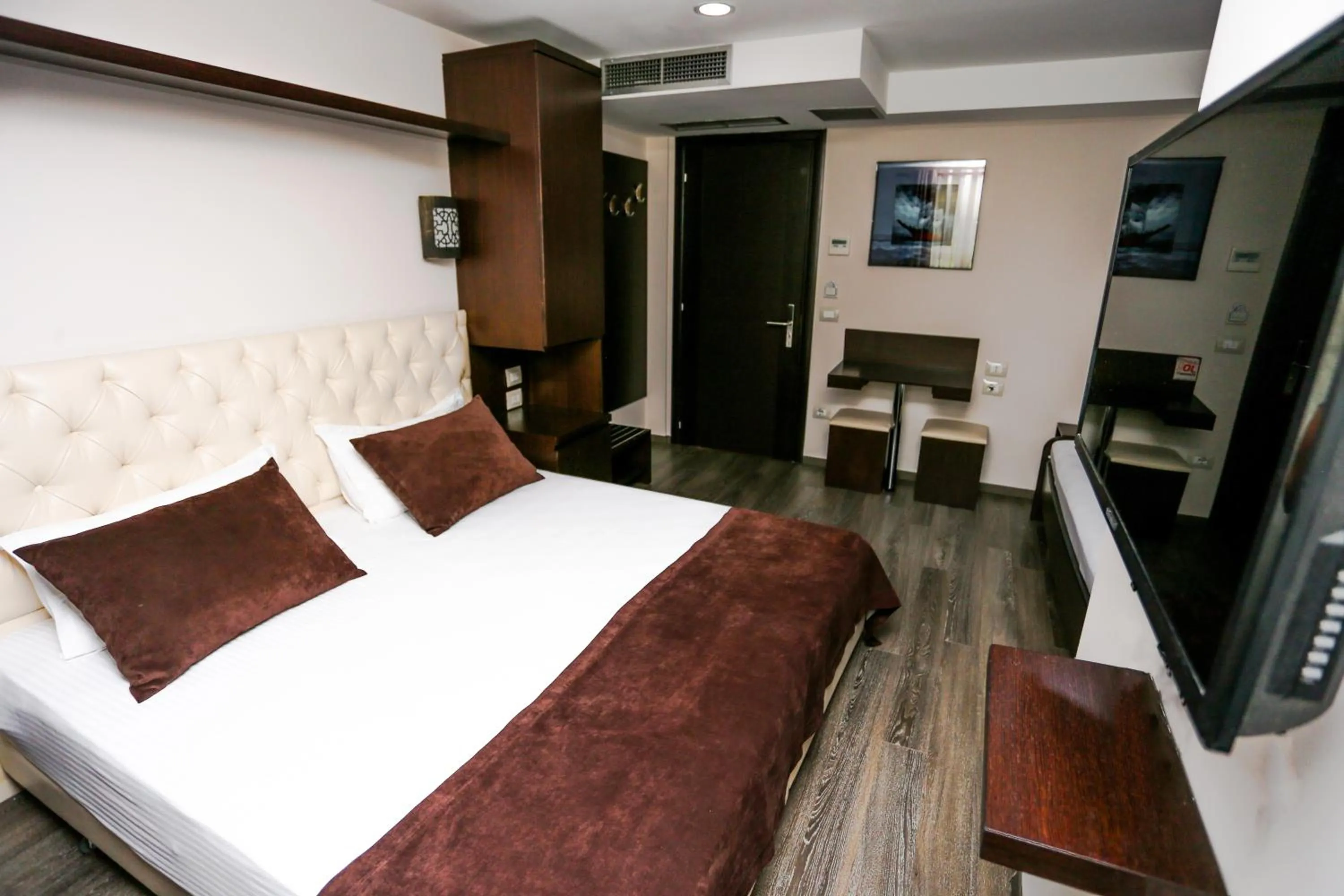 Photo of the whole room, Bed in Hotel Town House