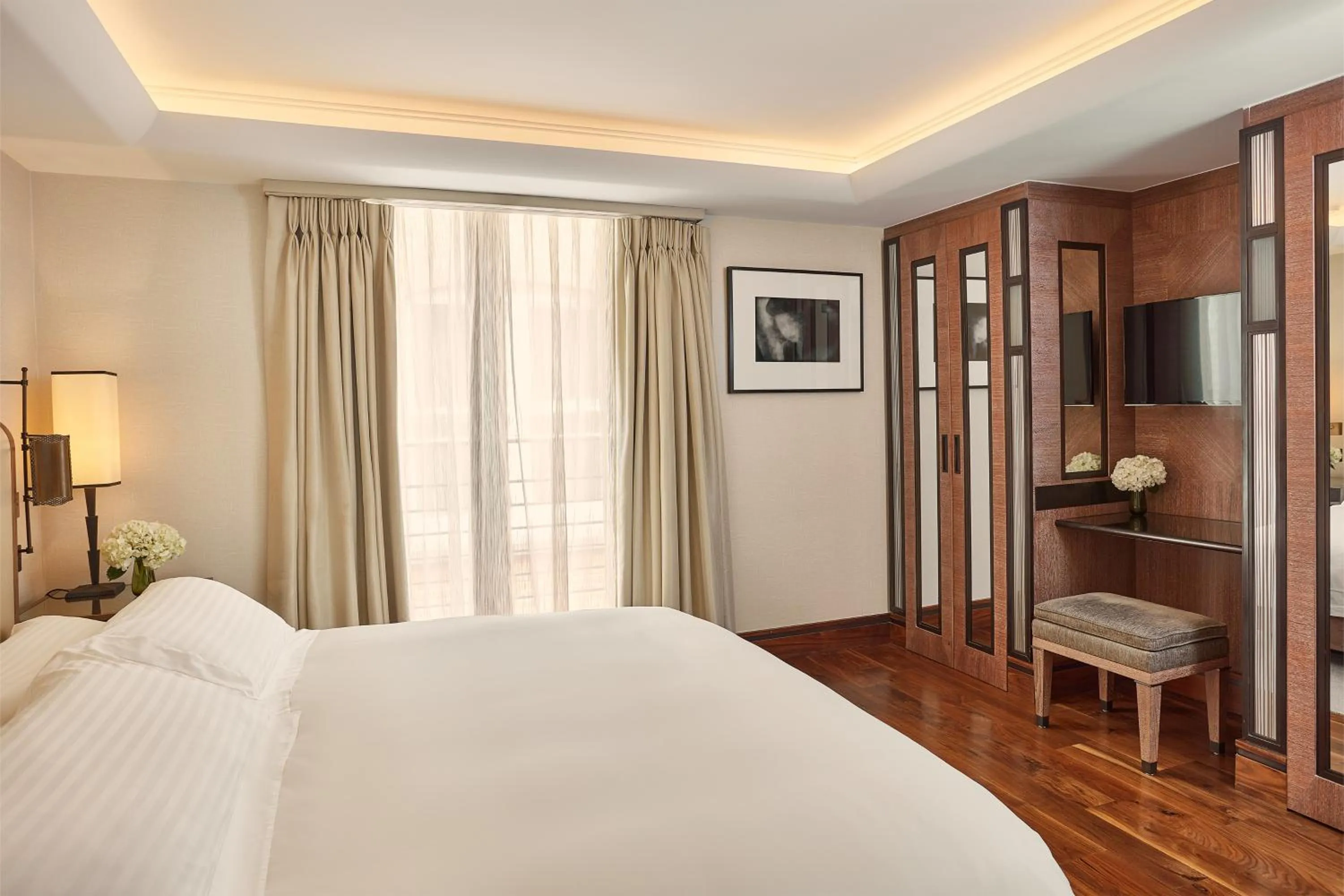 Bedroom, Bed in The Connaught, Maybourne