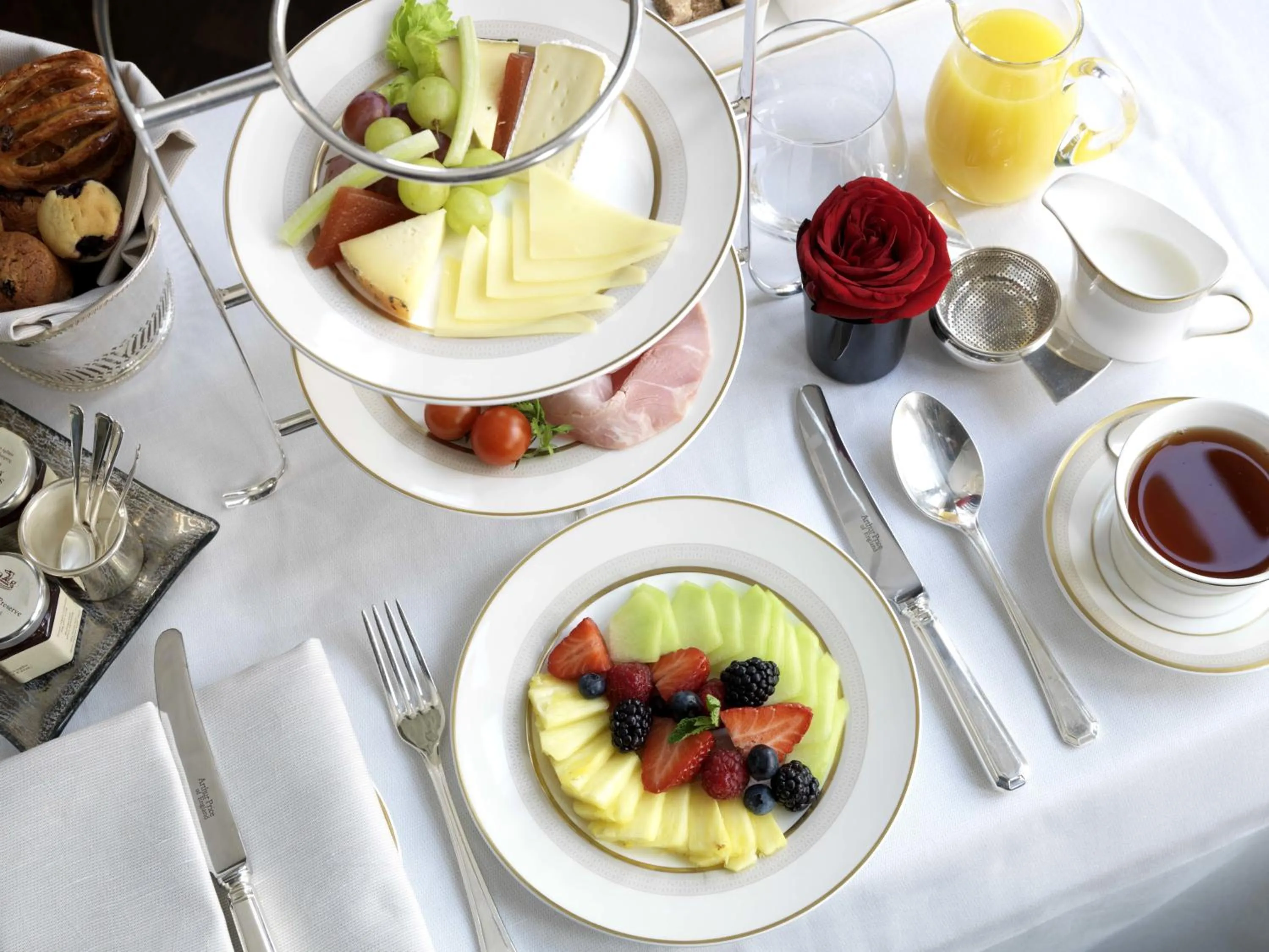 Breakfast in The Connaught, Maybourne