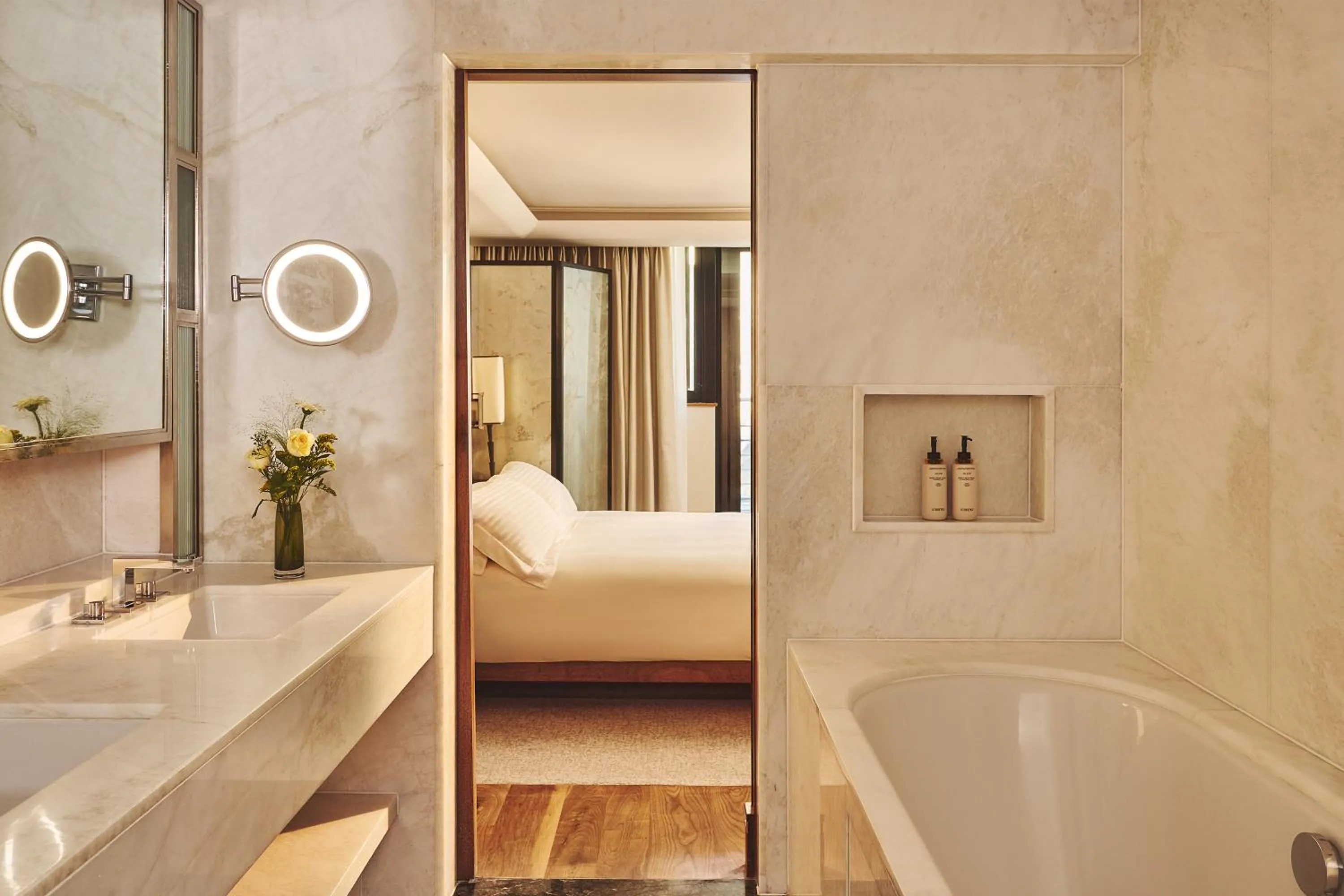 Bathroom, Bed in The Connaught, Maybourne