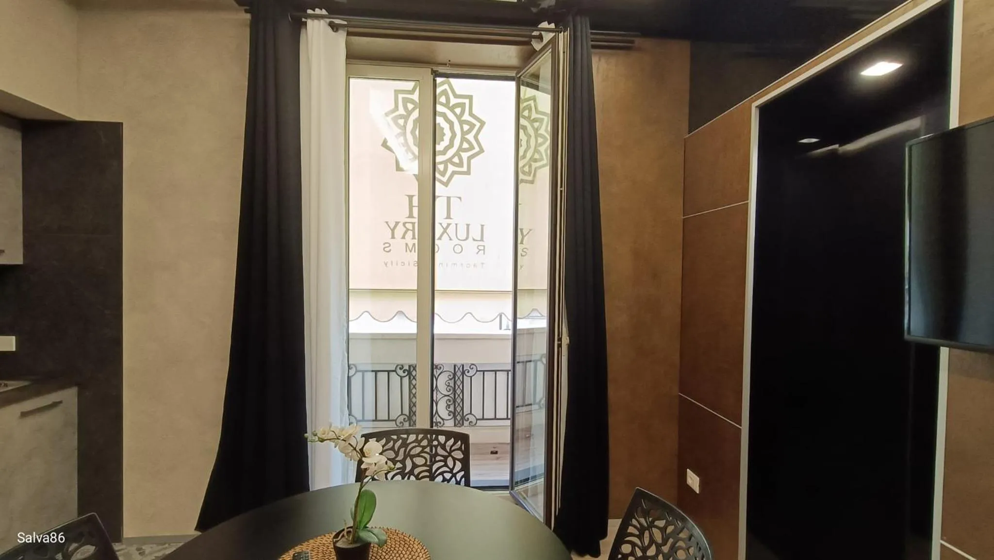 Th Luxury Rooms & Apartment