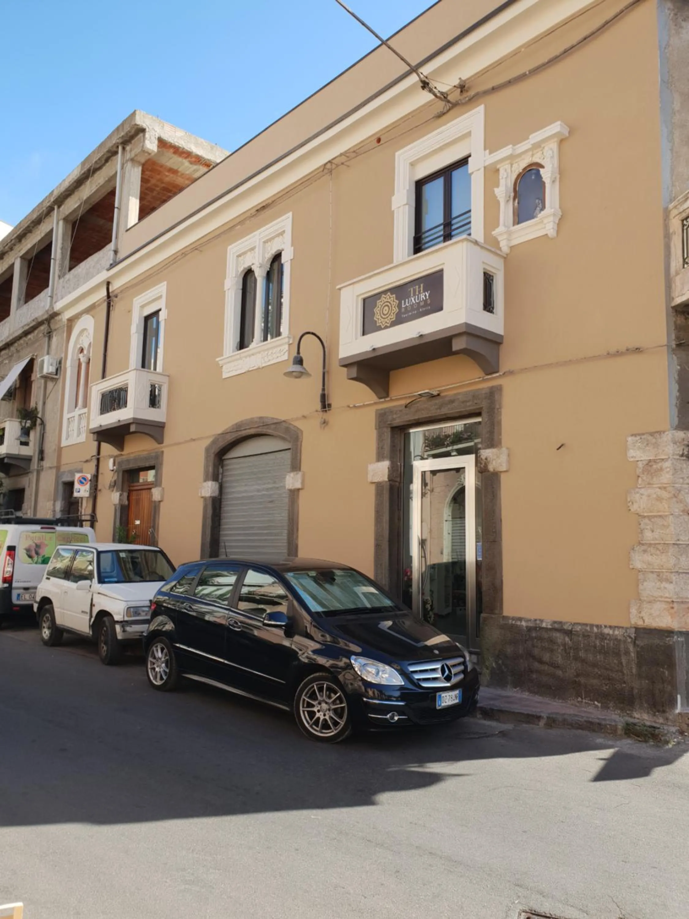 Property building in Th Luxury Rooms & Apartment