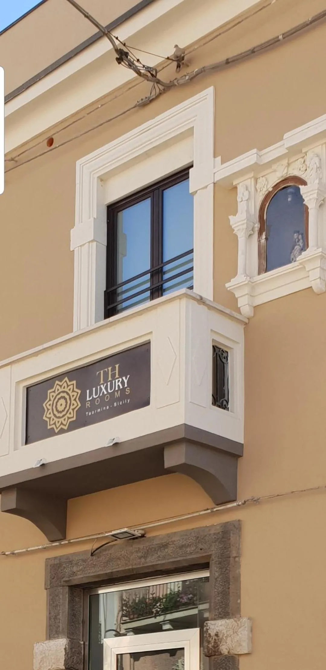 Property building in Th Luxury Rooms & Apartment