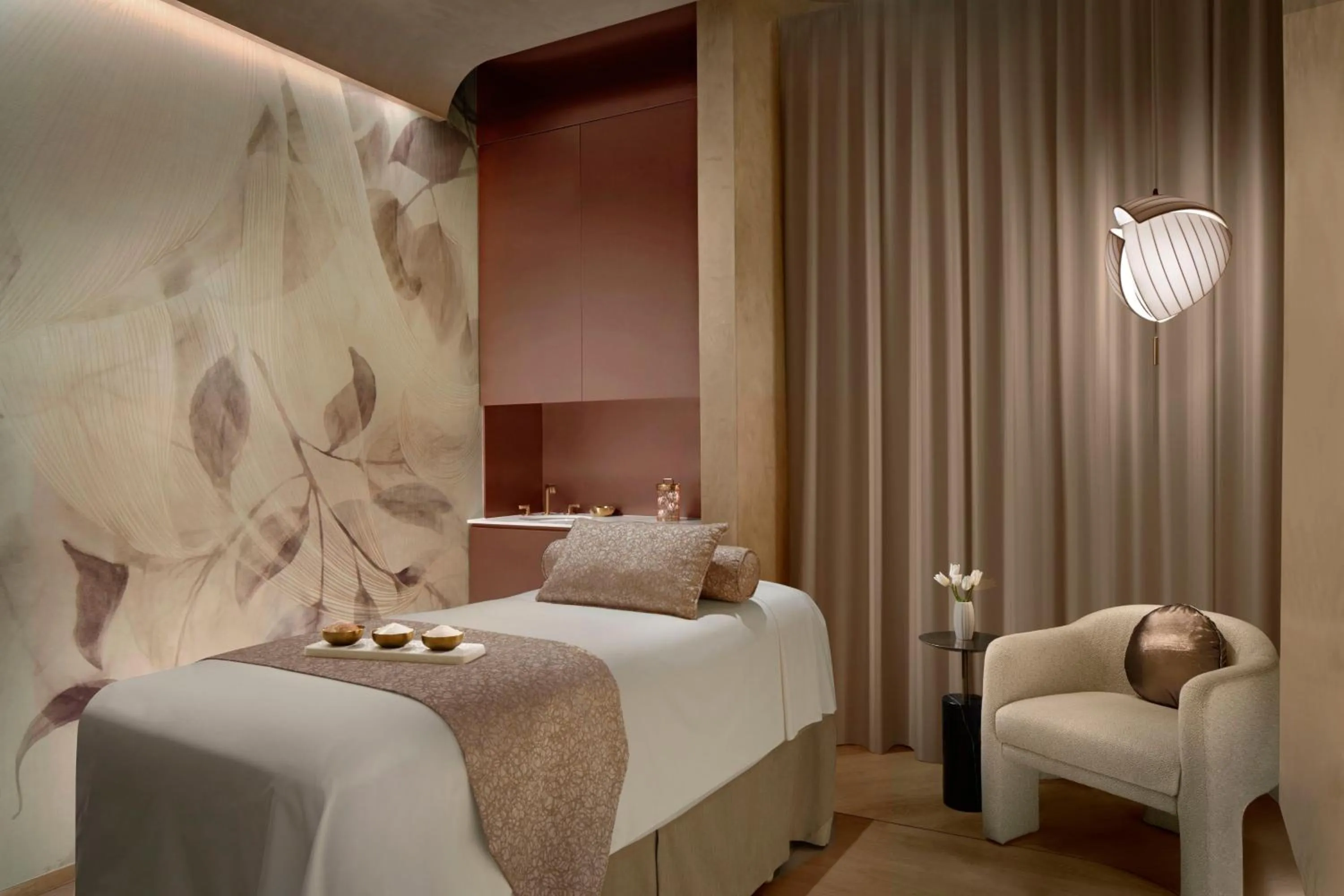 Spa and wellness centre/facilities, Bed in The St. Regis Singapore