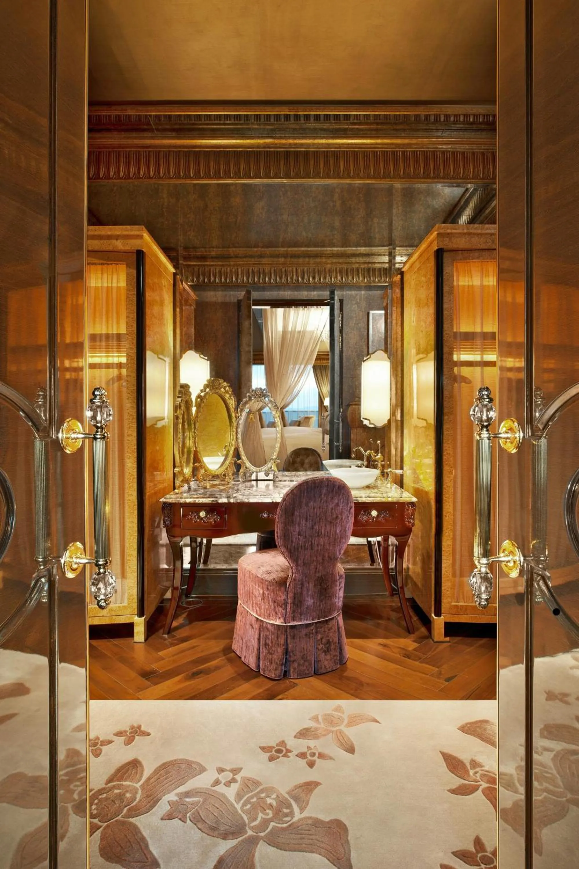 Photo of the whole room, Bed in The St. Regis Singapore