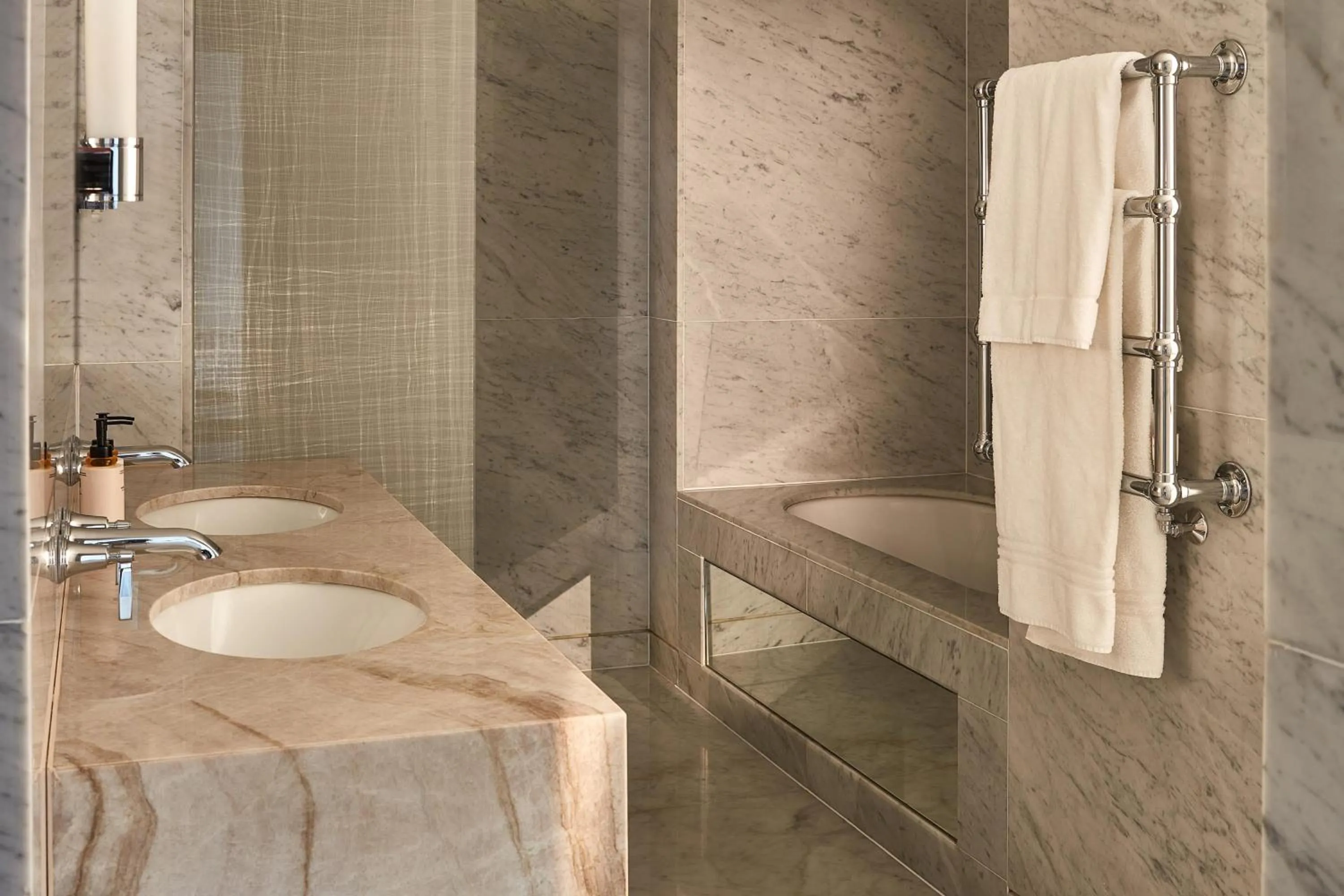 Photo of the whole room in The Berkeley, Maybourne