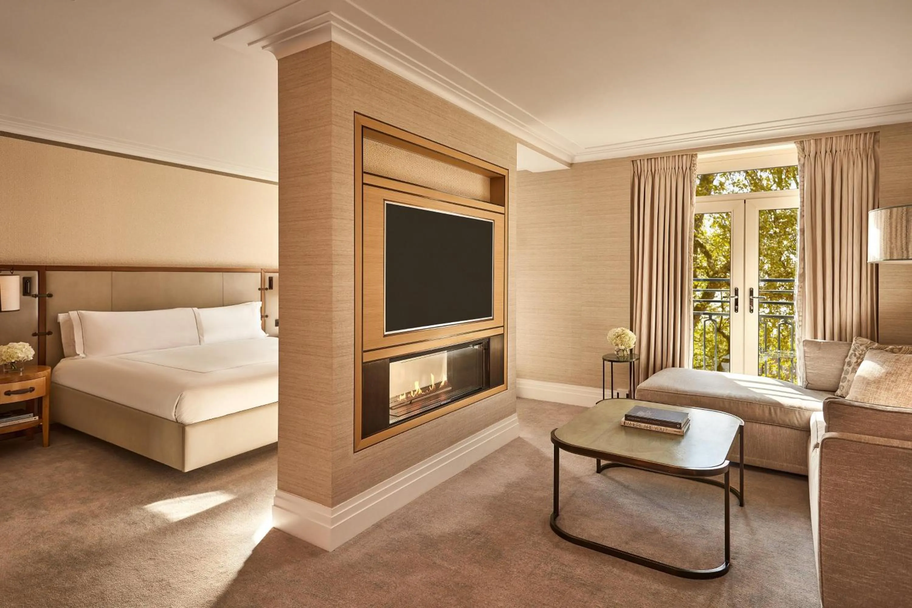 Photo of the whole room, Bed in The Berkeley, Maybourne