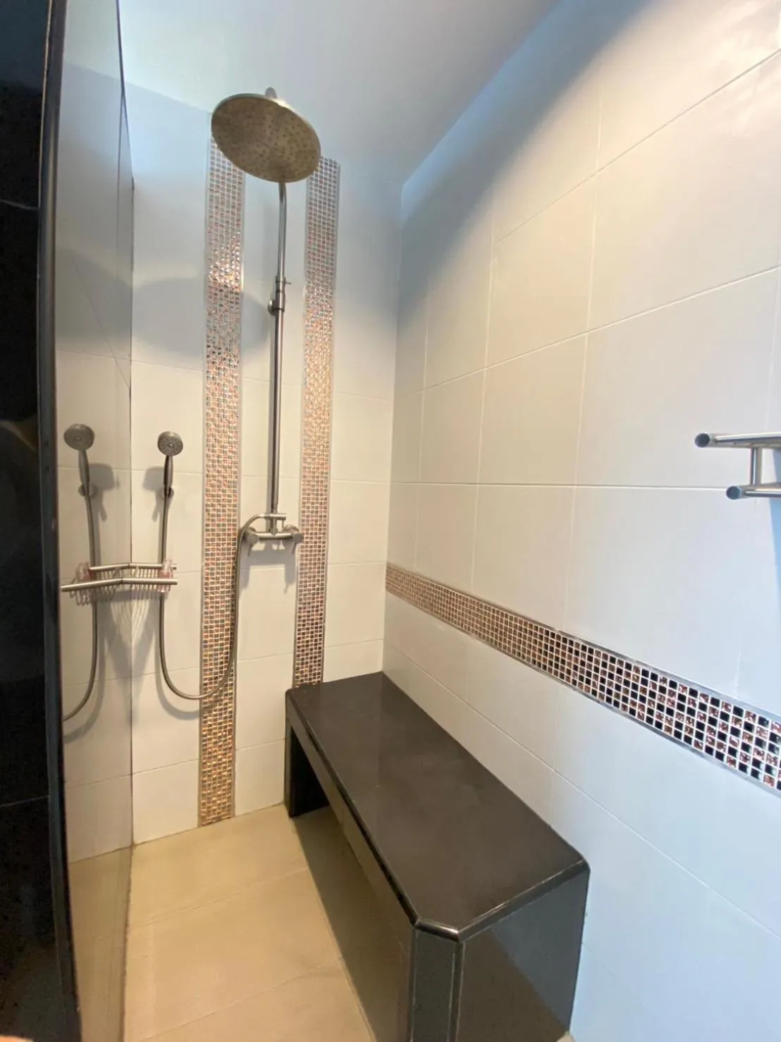 Shower in Hotel De Wualai