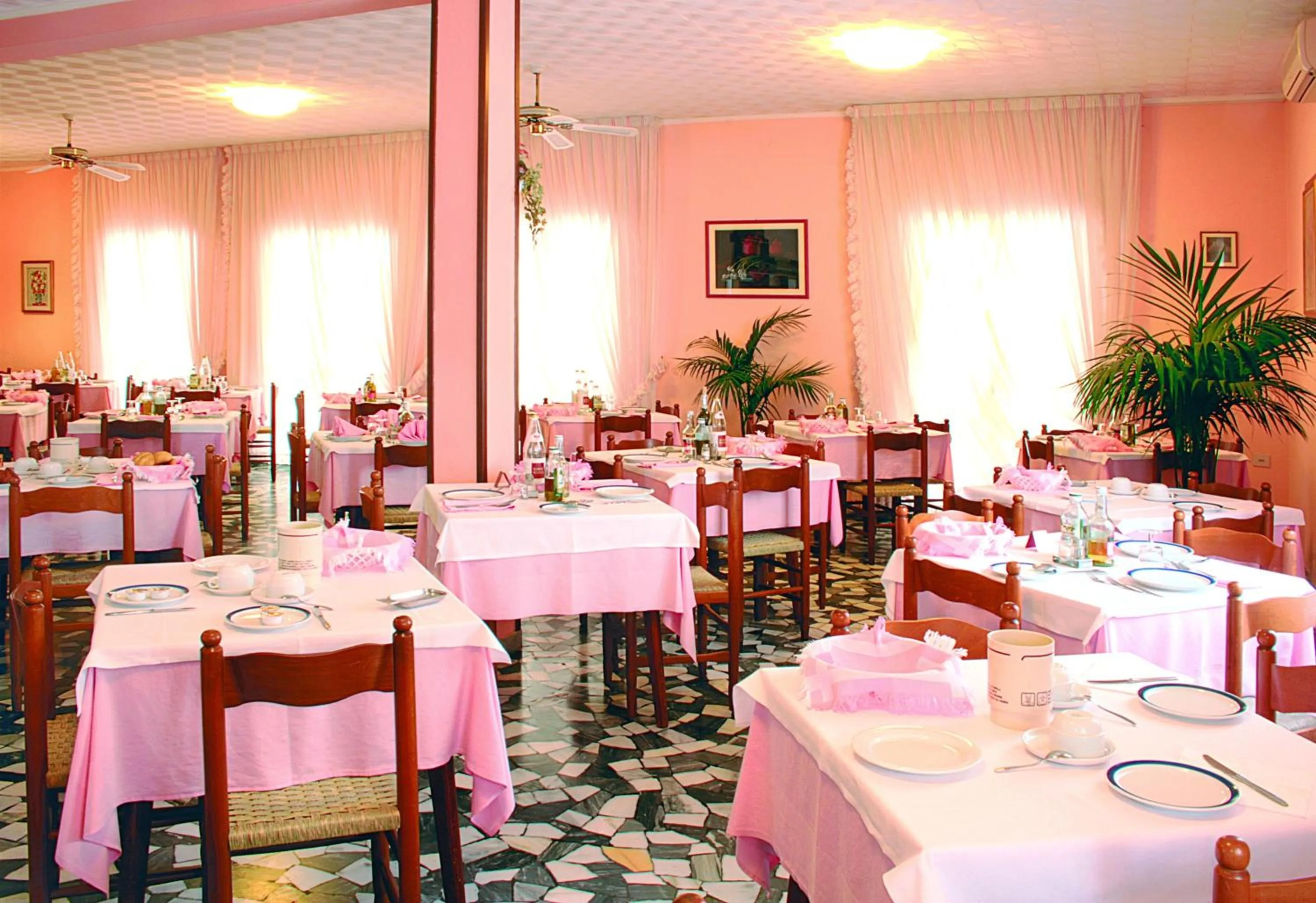 Restaurant/places to eat in Hotel Edera