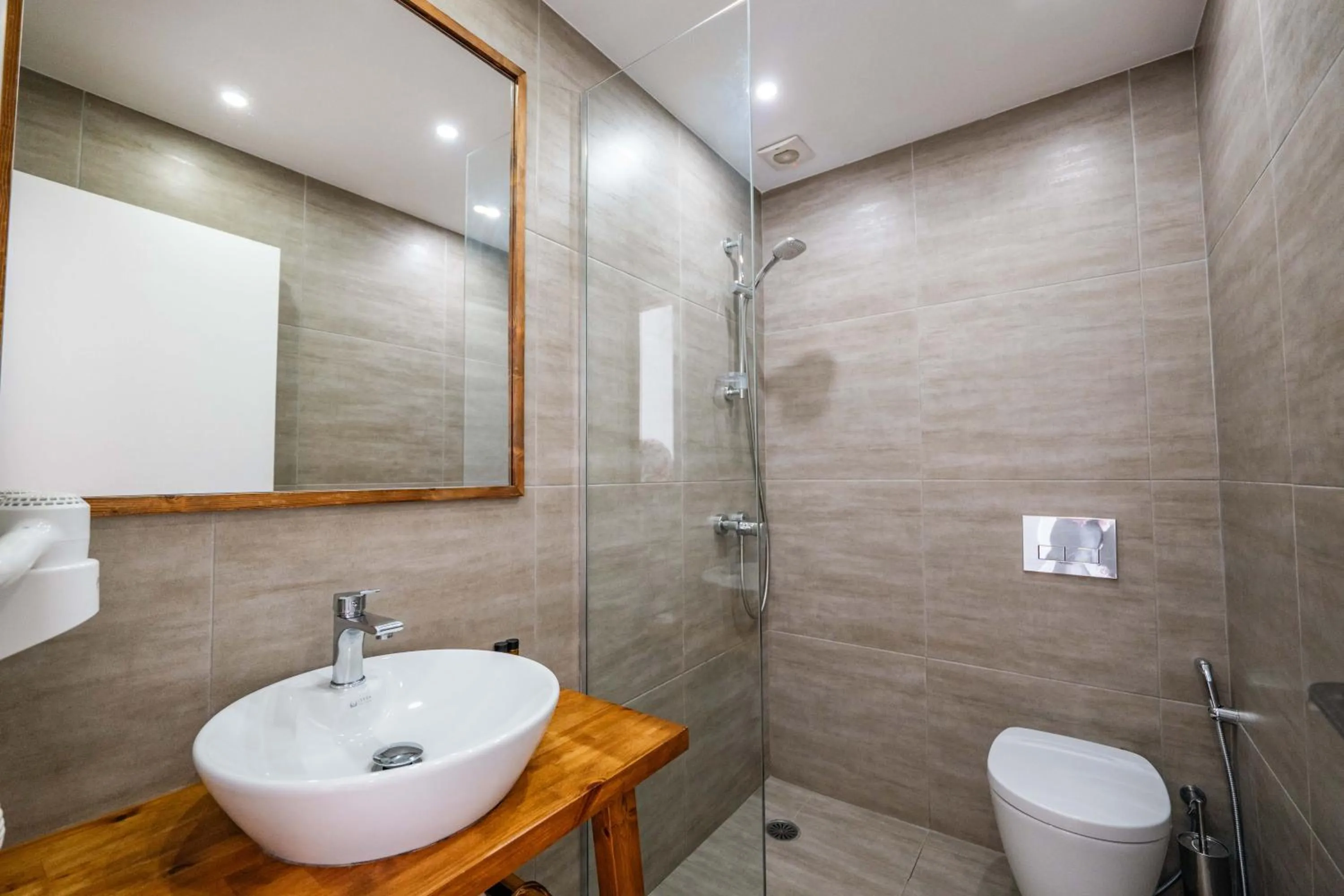 Shower in Kanes Bohemian Boutique Hotel