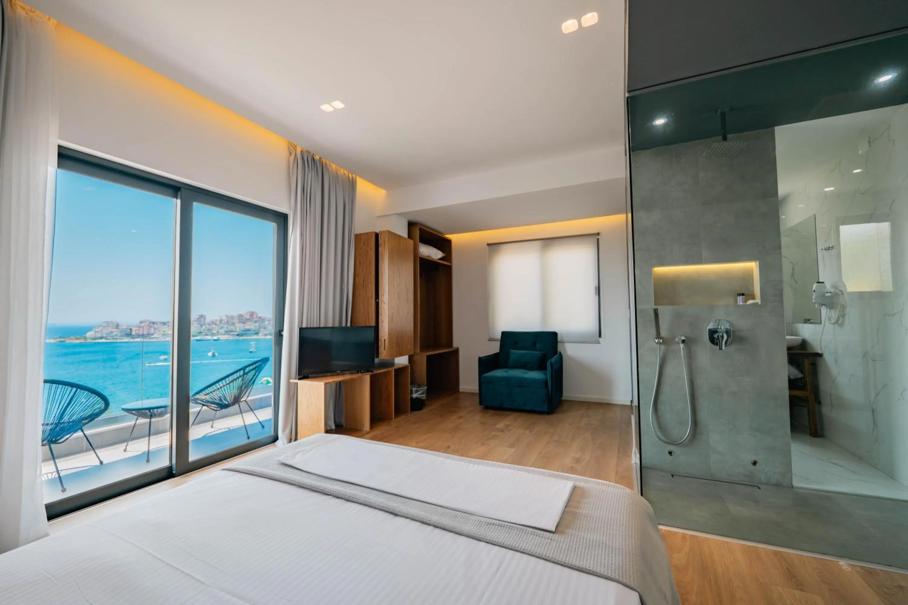 Shower, Bed in Kanes Bohemian Boutique Hotel