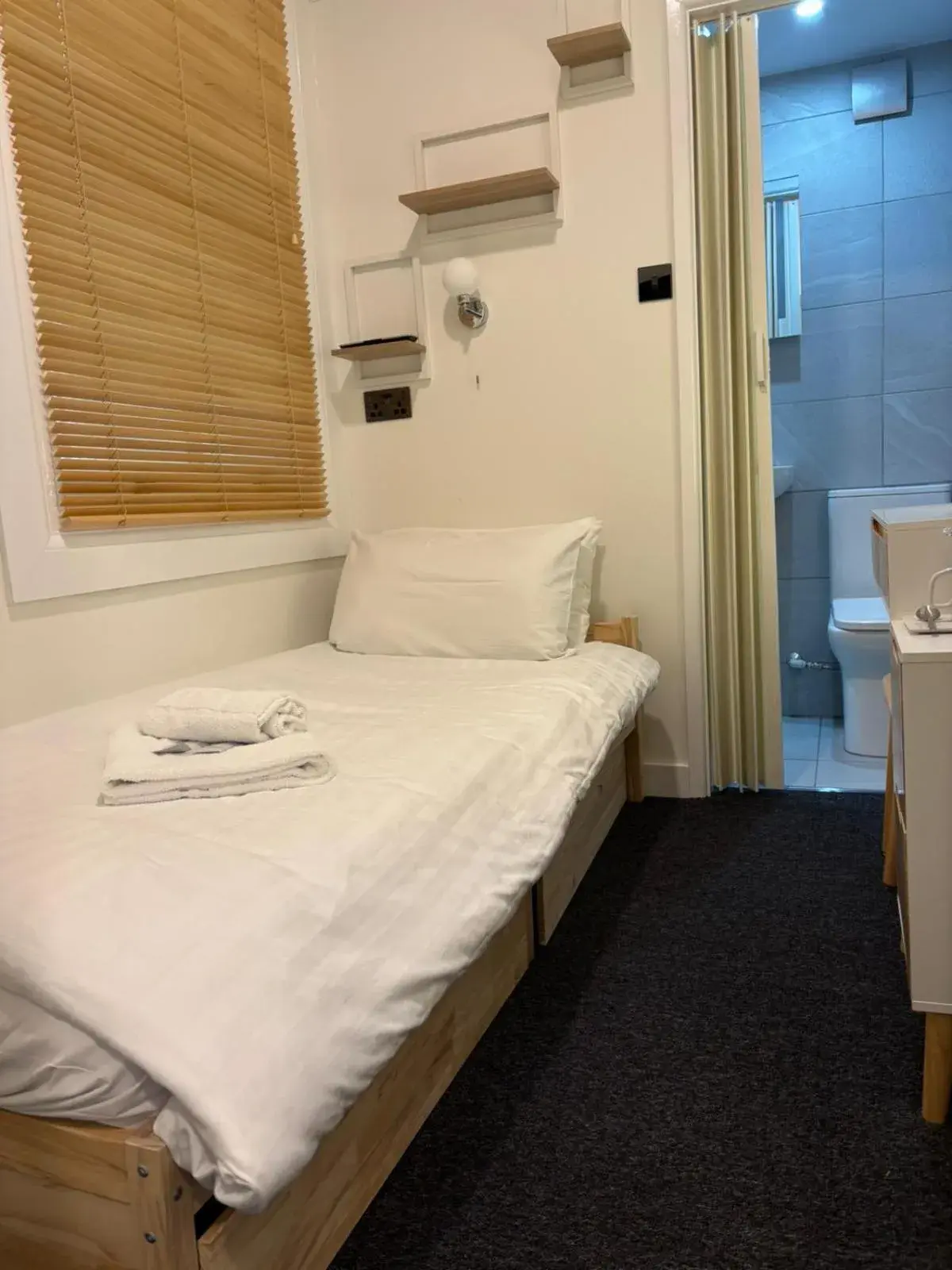 Single Room with Private Bathroom in The Queensbury Hotel Single Room with Private Bathroom in The Queensbury Hotel