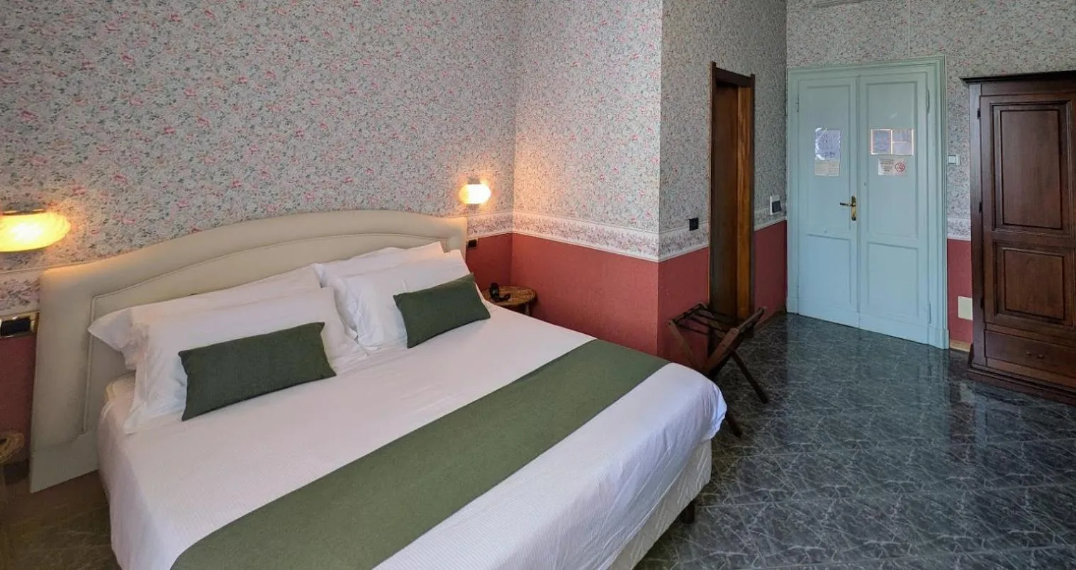 Bed in Villa Fieschi Boutique Hotel