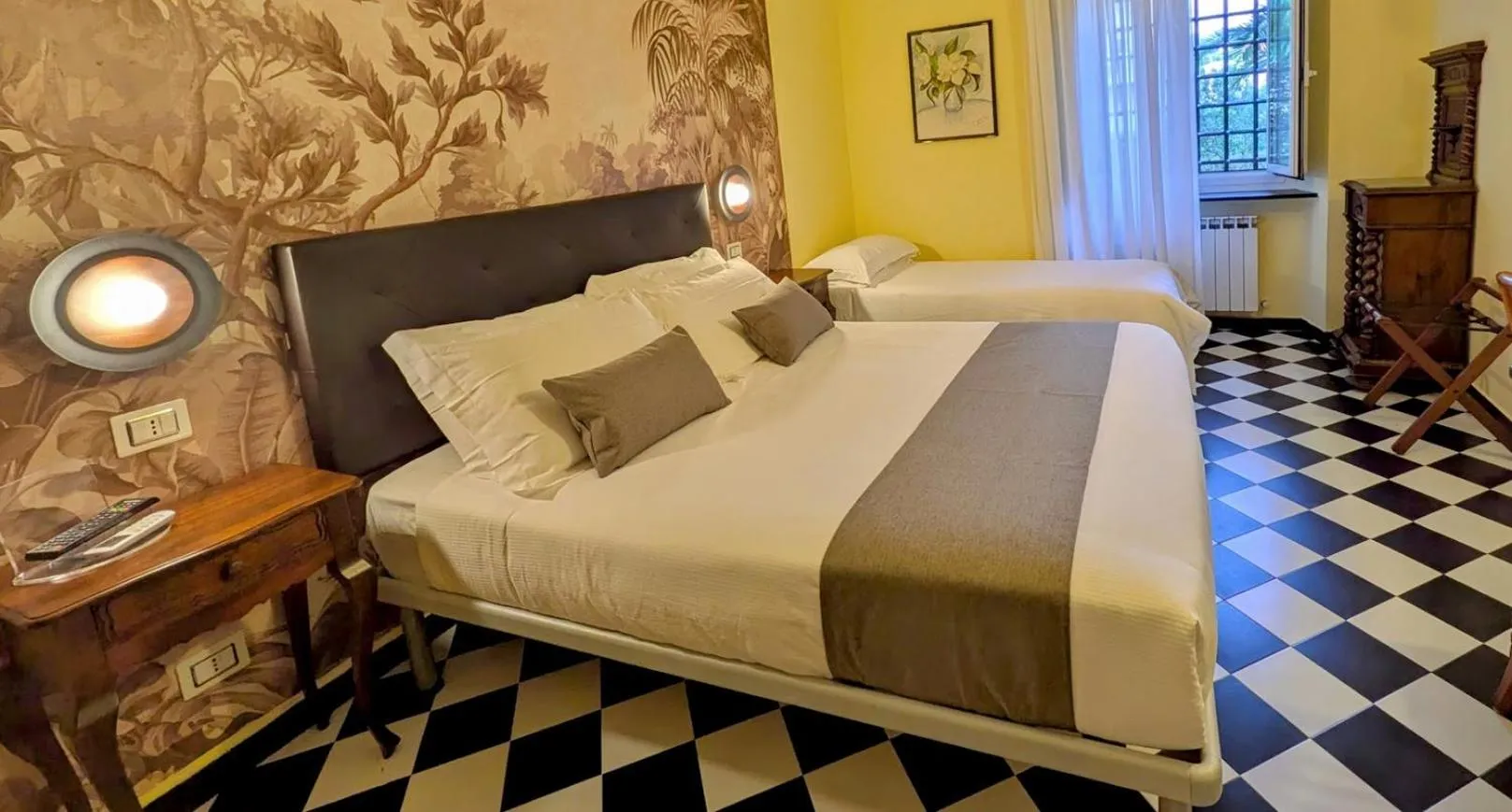 Bed in Villa Fieschi Boutique Hotel