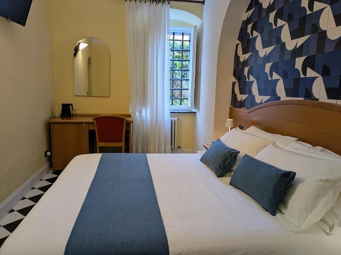 Bed in Villa Fieschi Boutique Hotel