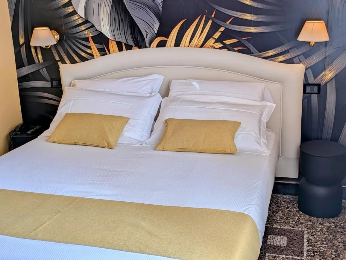 Bed in Villa Fieschi Boutique Hotel