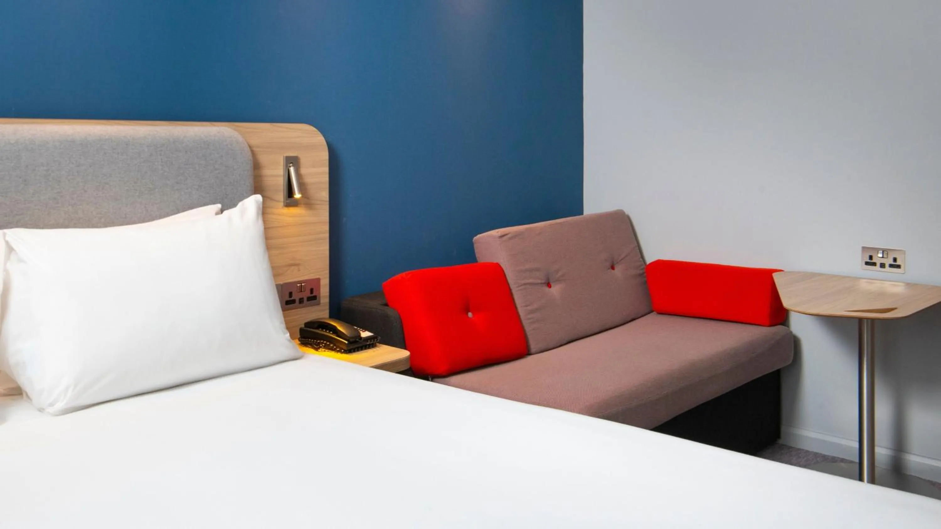 Photo of the whole room, Bed in Holiday Inn Express Burton Upon Trent by IHG