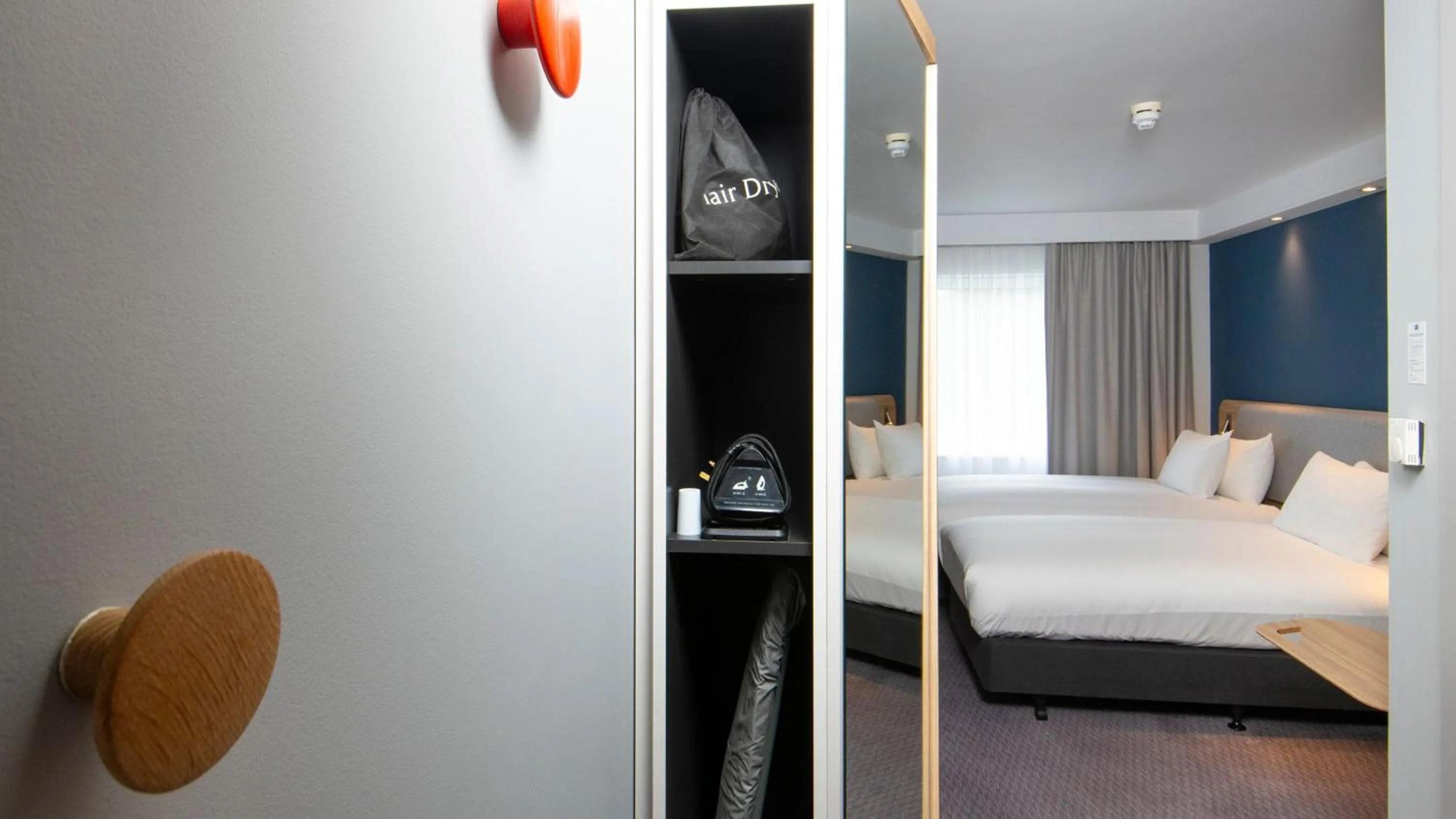 Photo of the whole room, Bed in Holiday Inn Express Burton Upon Trent by IHG