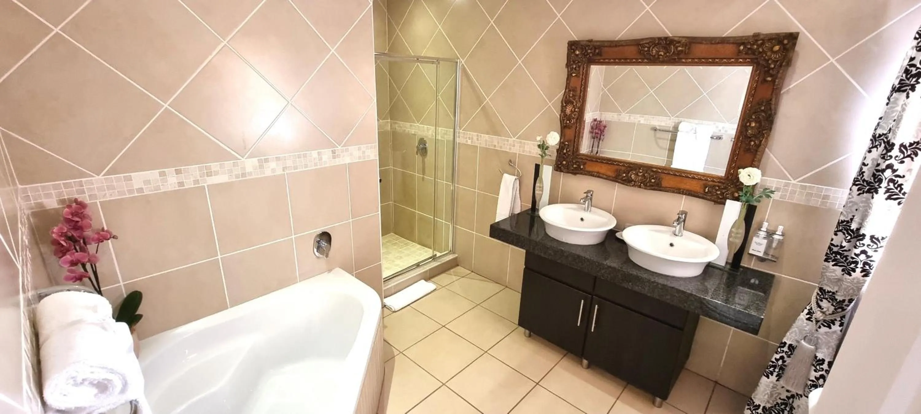 Bathroom in La Barune Guest House