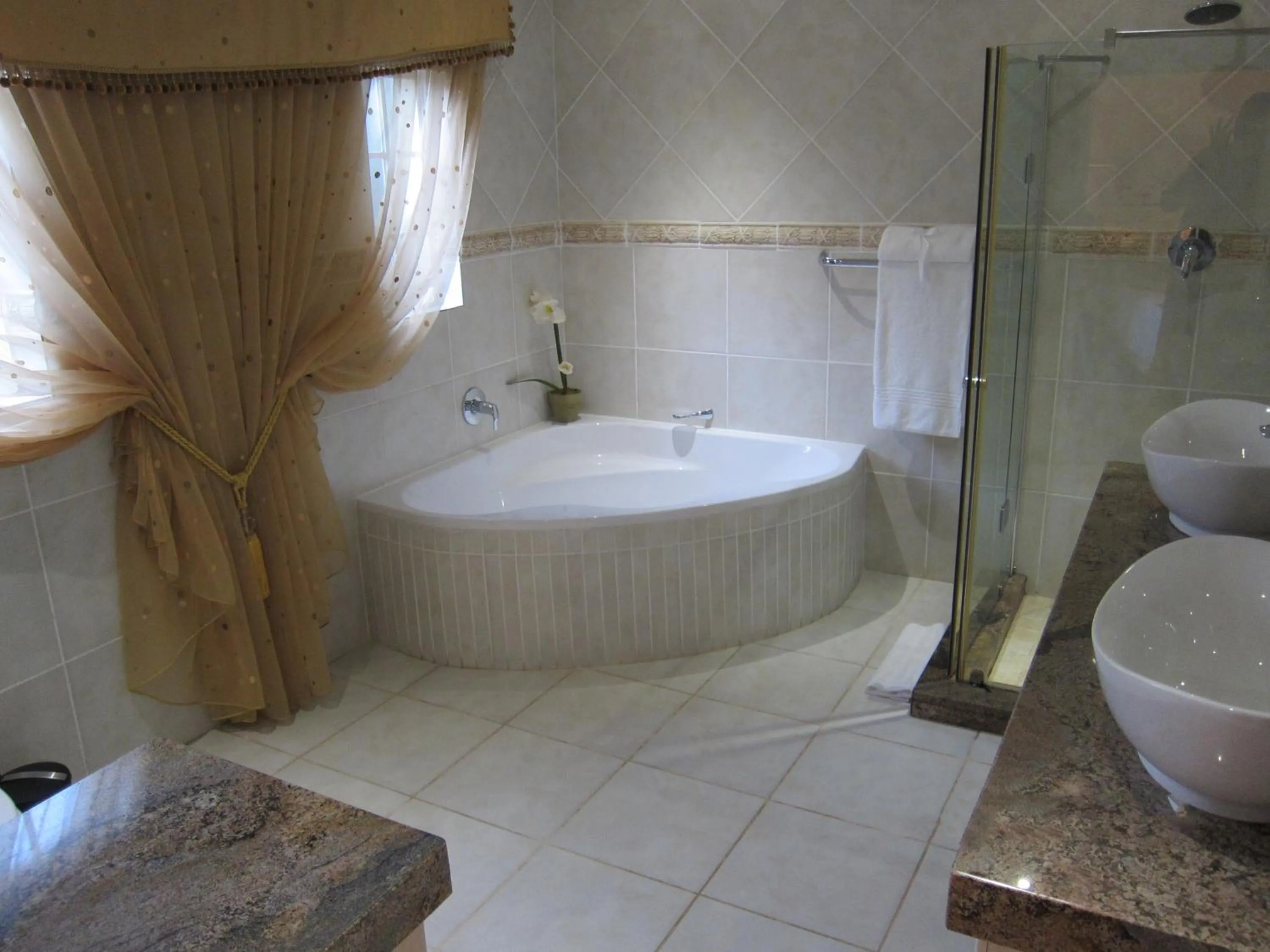 Bathroom in La Barune Guest House