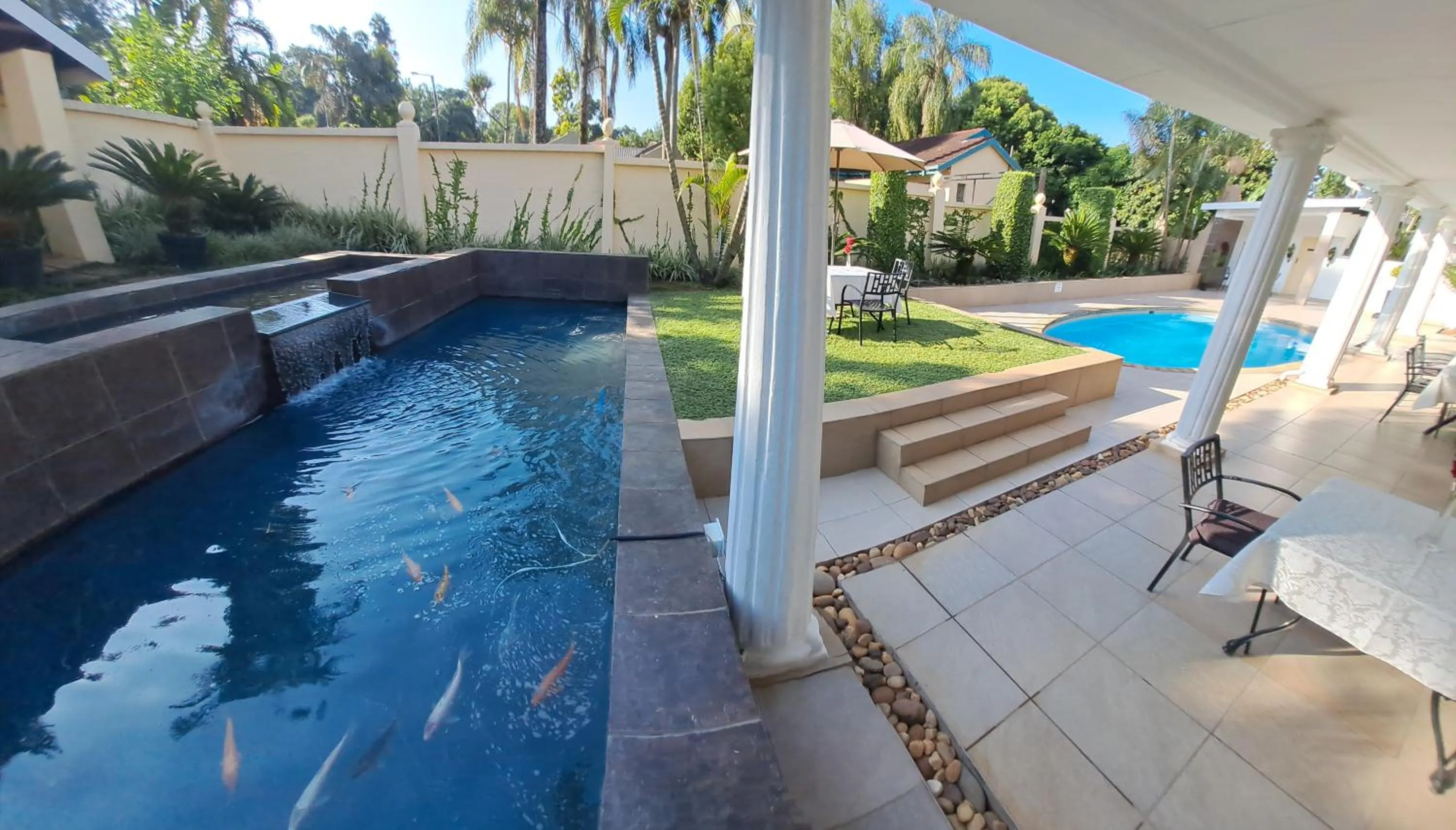 Patio in La Barune Guest House