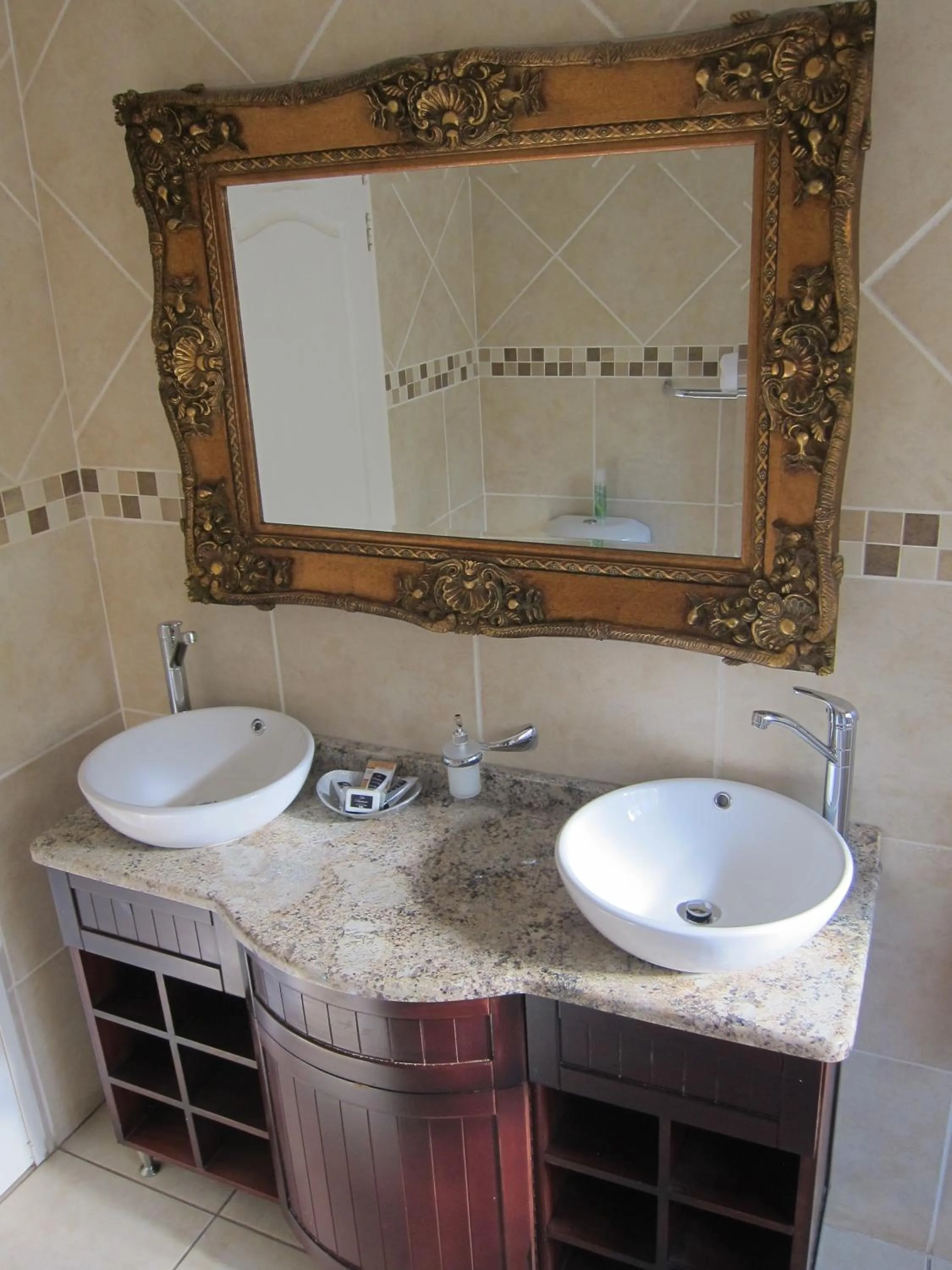 Bathroom in La Barune Guest House