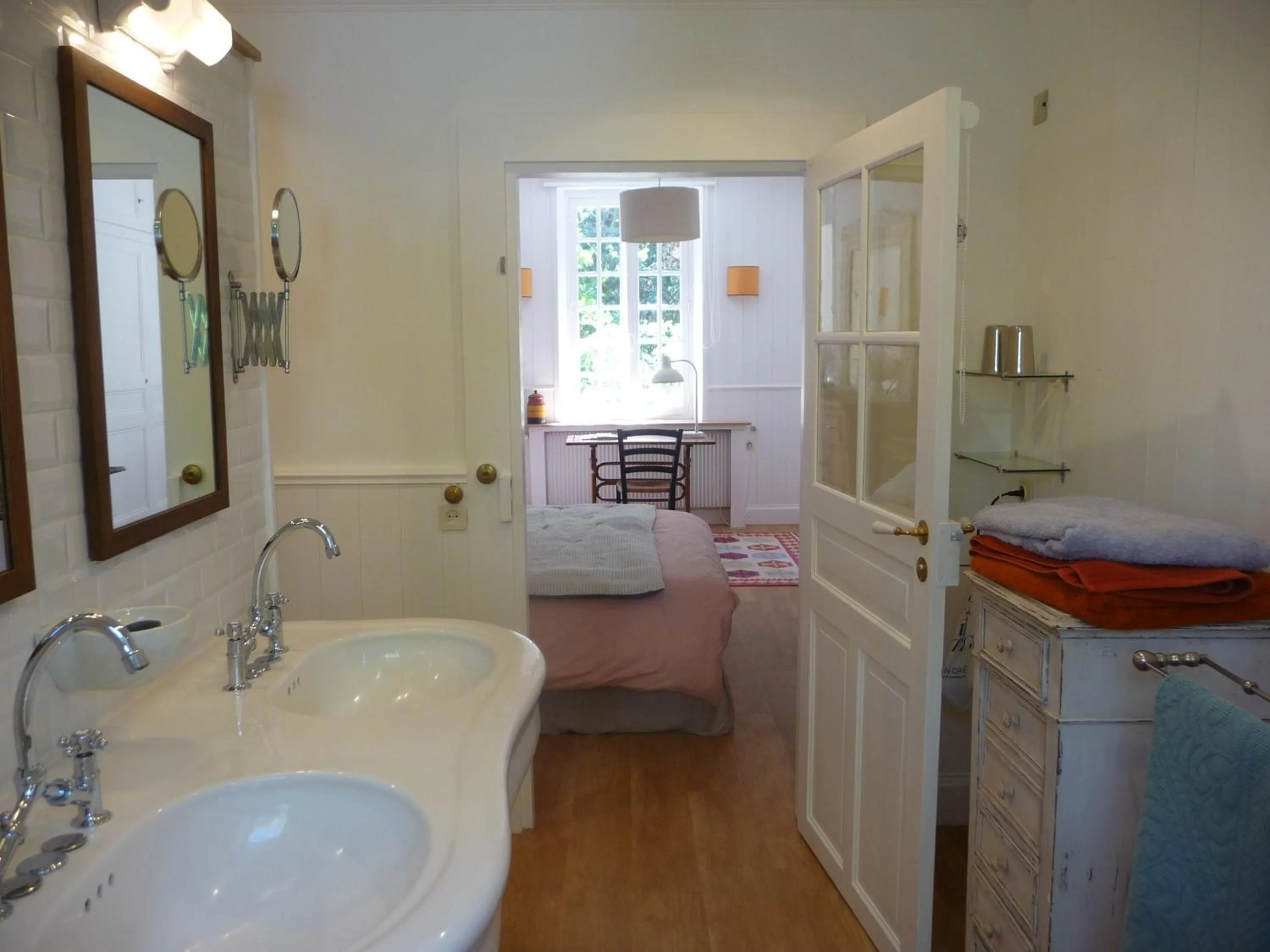 Bathroom, Bed in Le clos du Ru