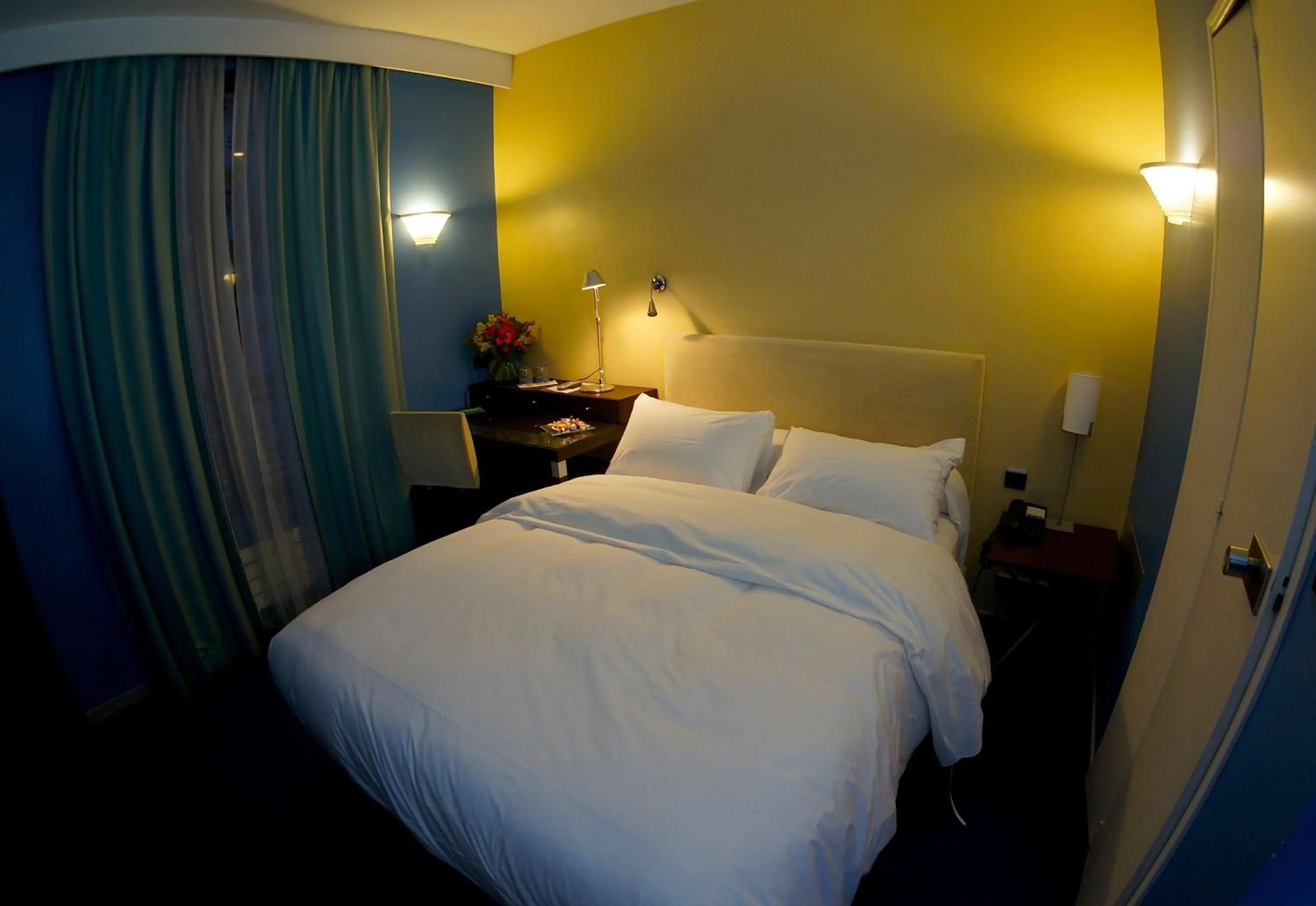 Photo of the whole room, Bed in Hotel Danemark