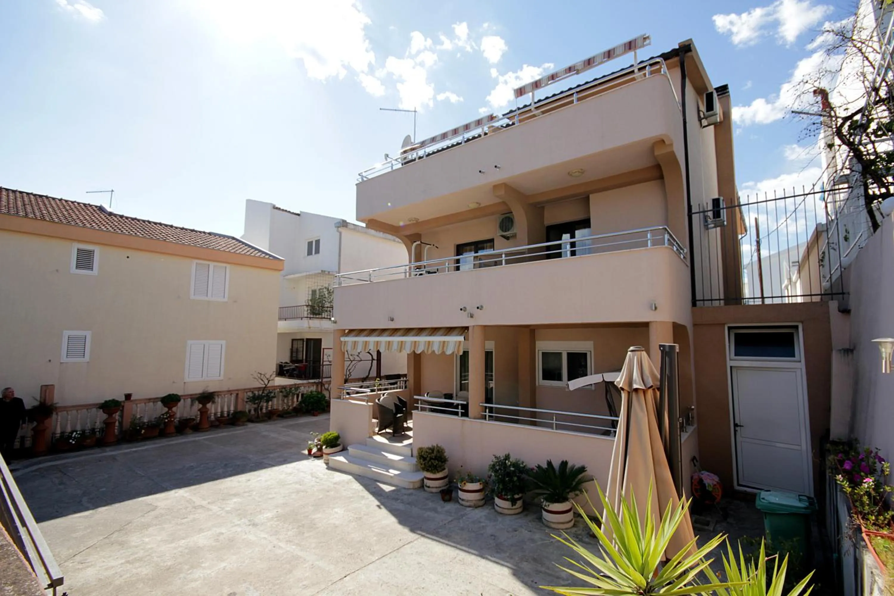 Property building in Villa Glavanovic