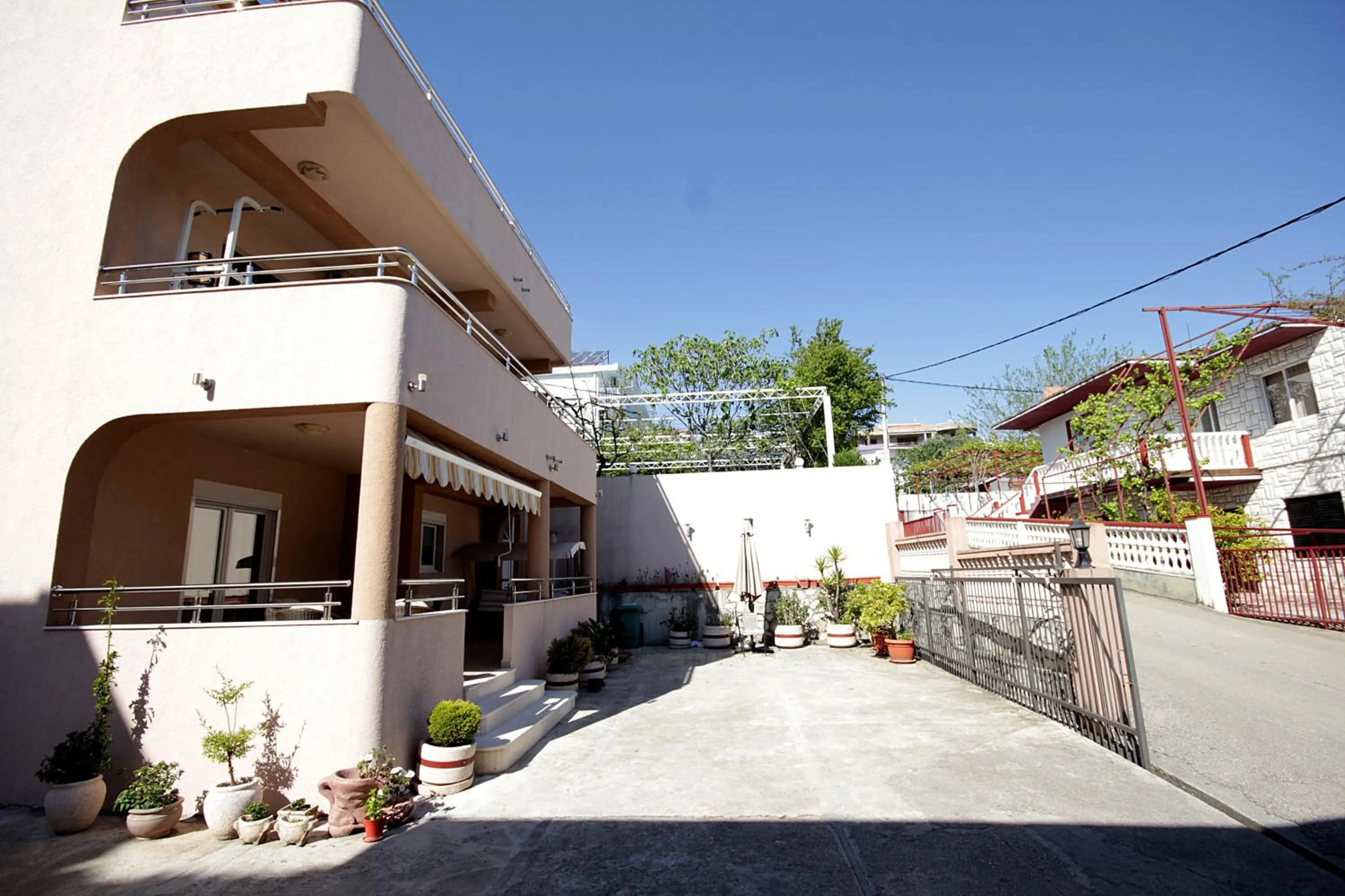 Property building in Villa Glavanovic