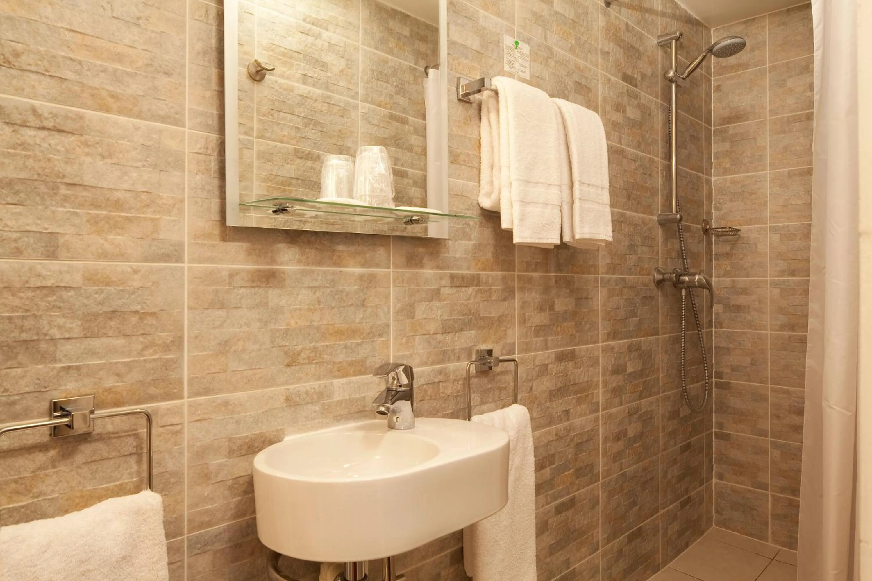 Bathroom in Hôtel Londres Saint Honoré