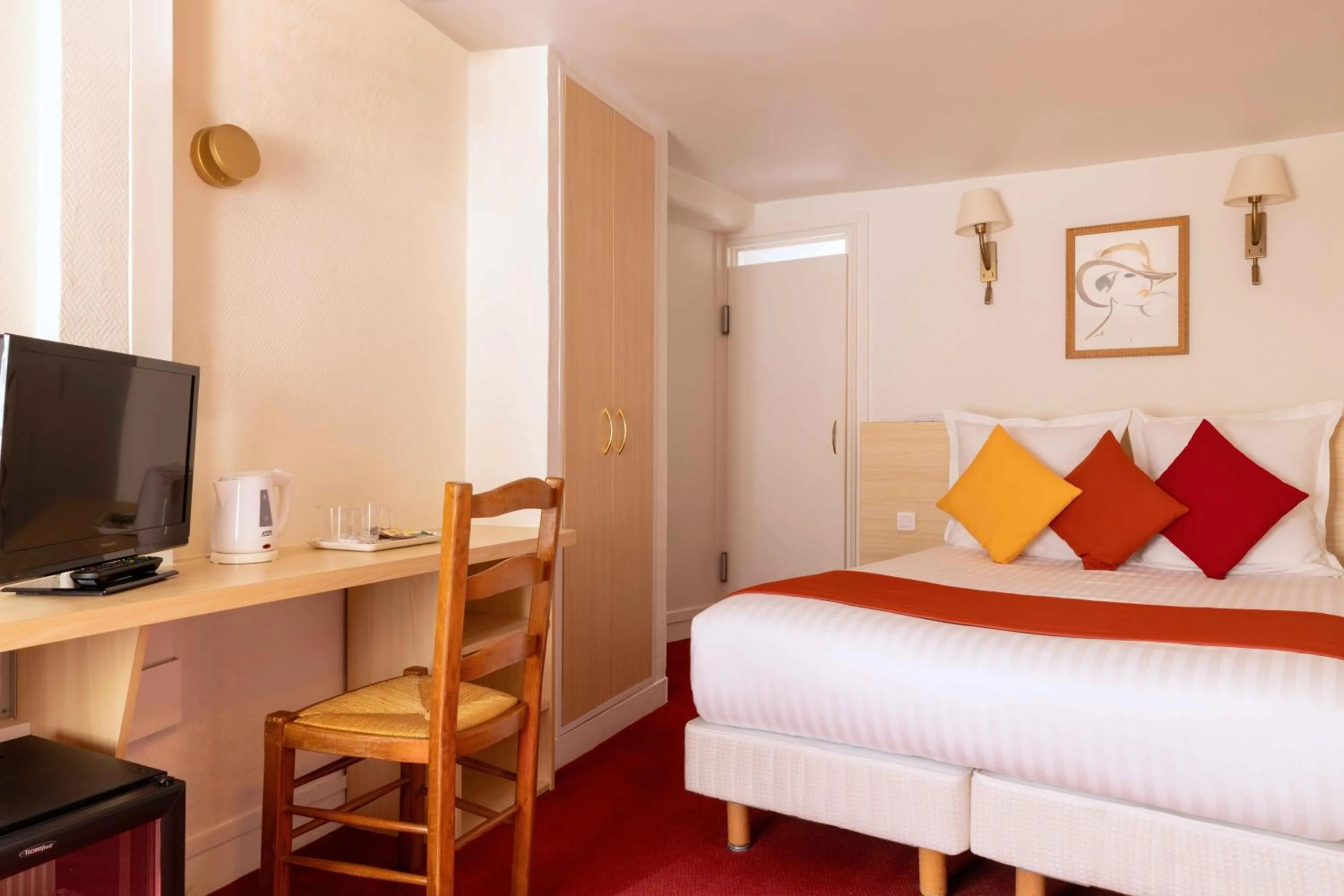 Bed in Hôtel Londres Saint Honoré