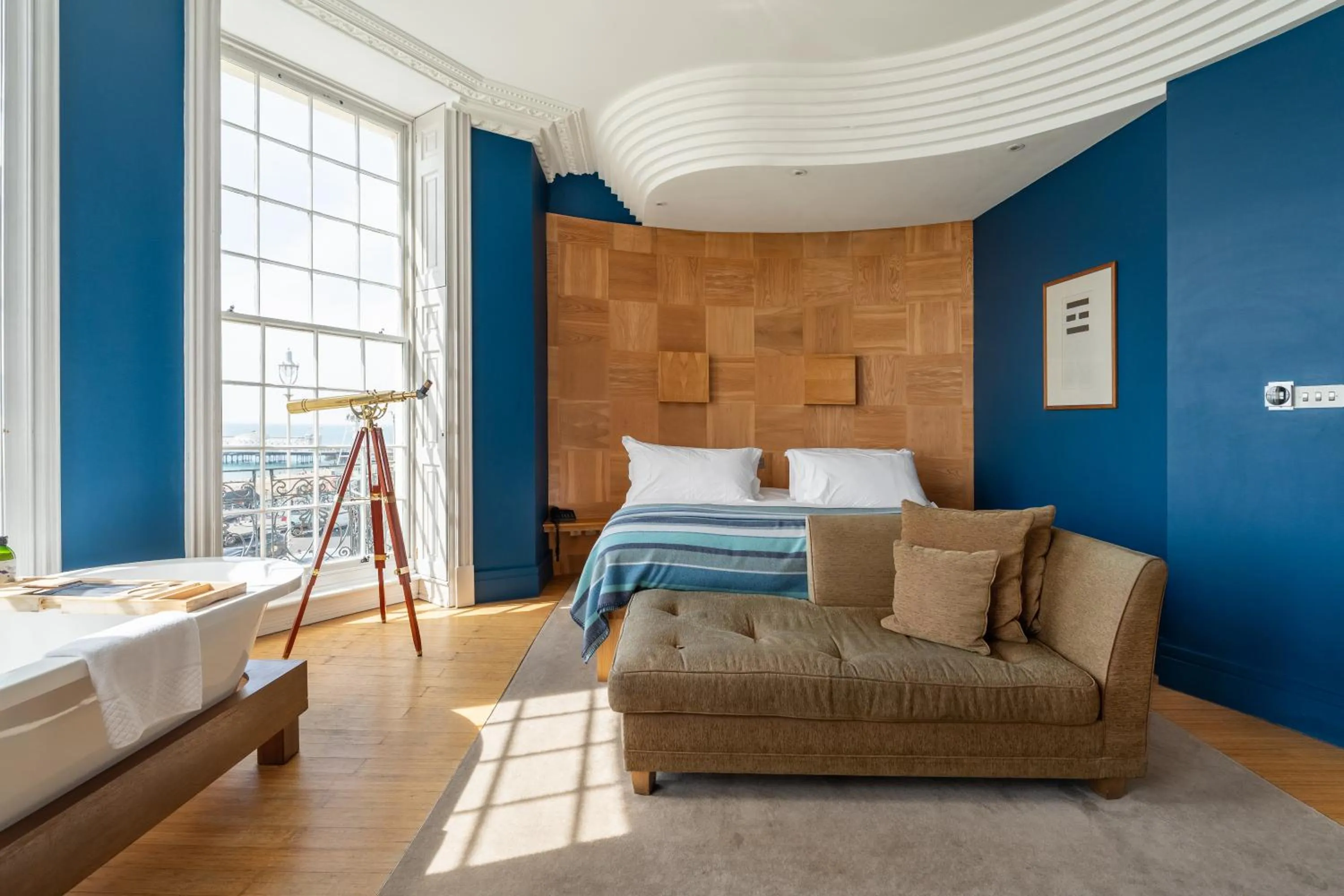 View (from property/room), Bed in Drakes Hotel