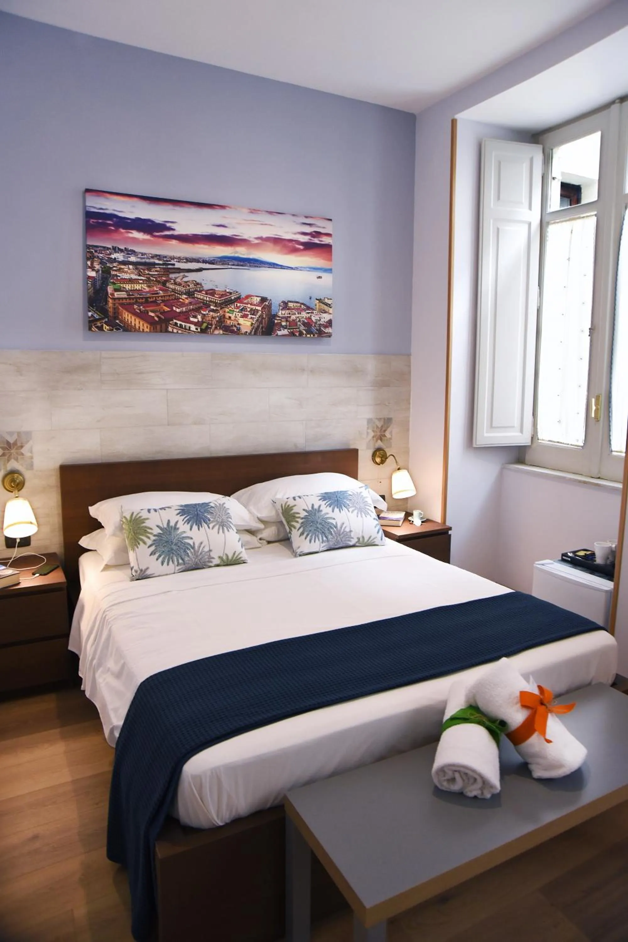 Photo of the whole room, Bed in La Dimora Luca Giordano