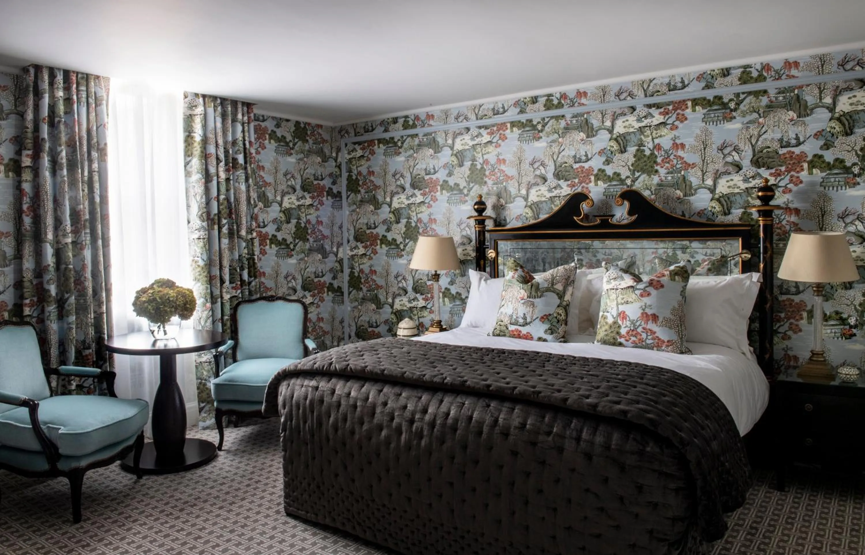 Photo of the whole room, Bed in The Kensington Hotel