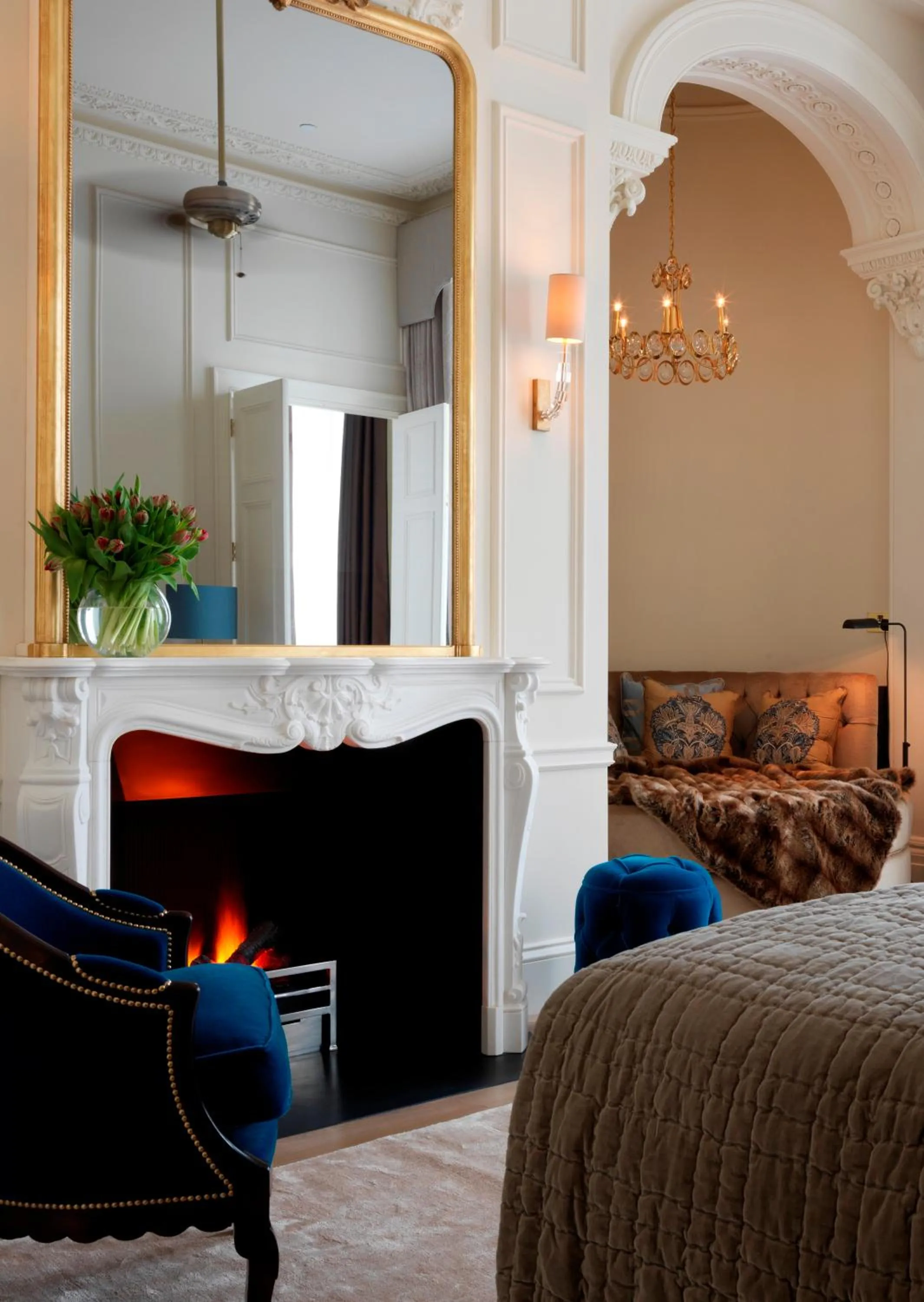 Seating area, Bed in The Kensington Hotel