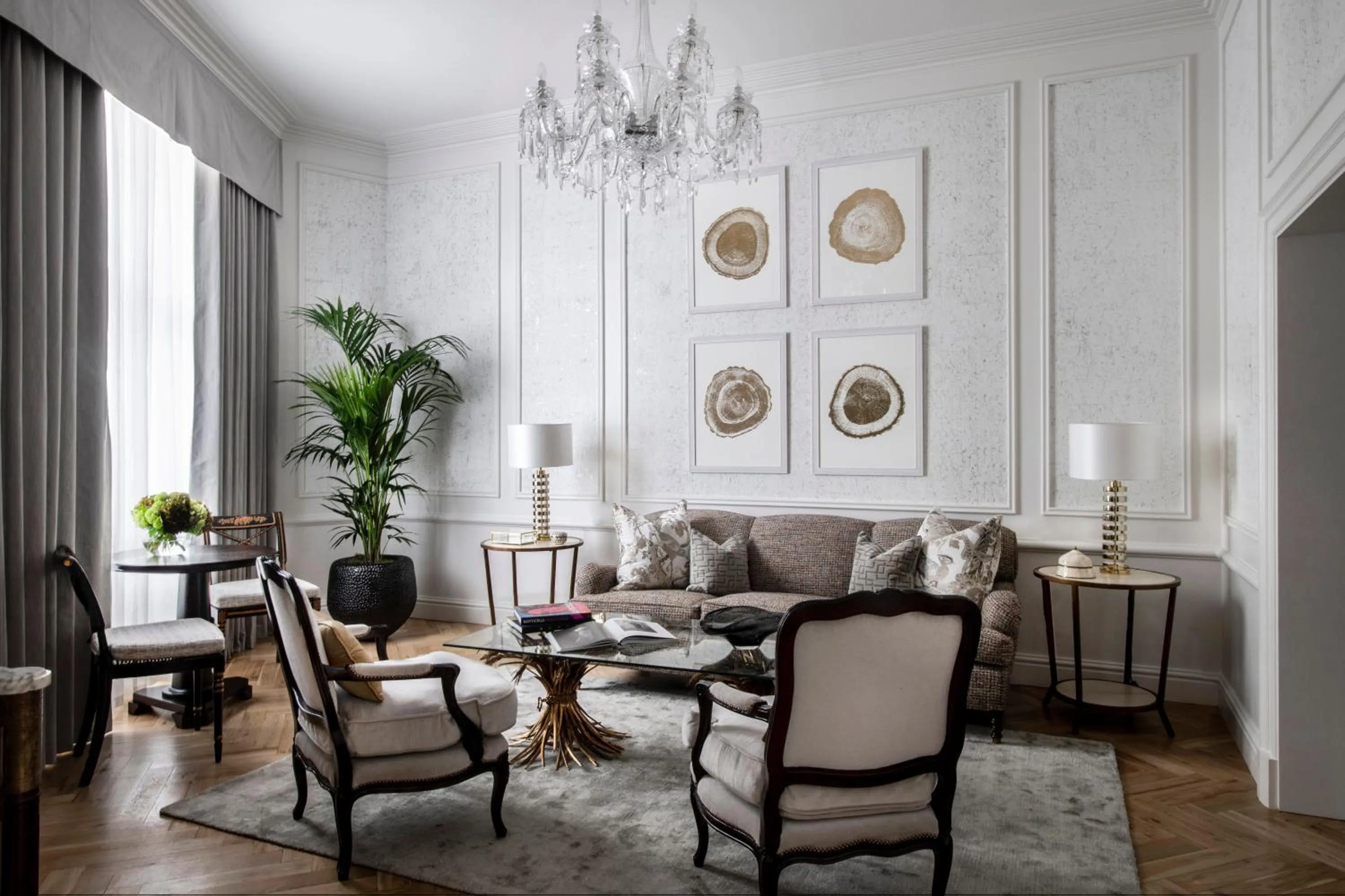 Photo of the whole room in The Kensington Hotel