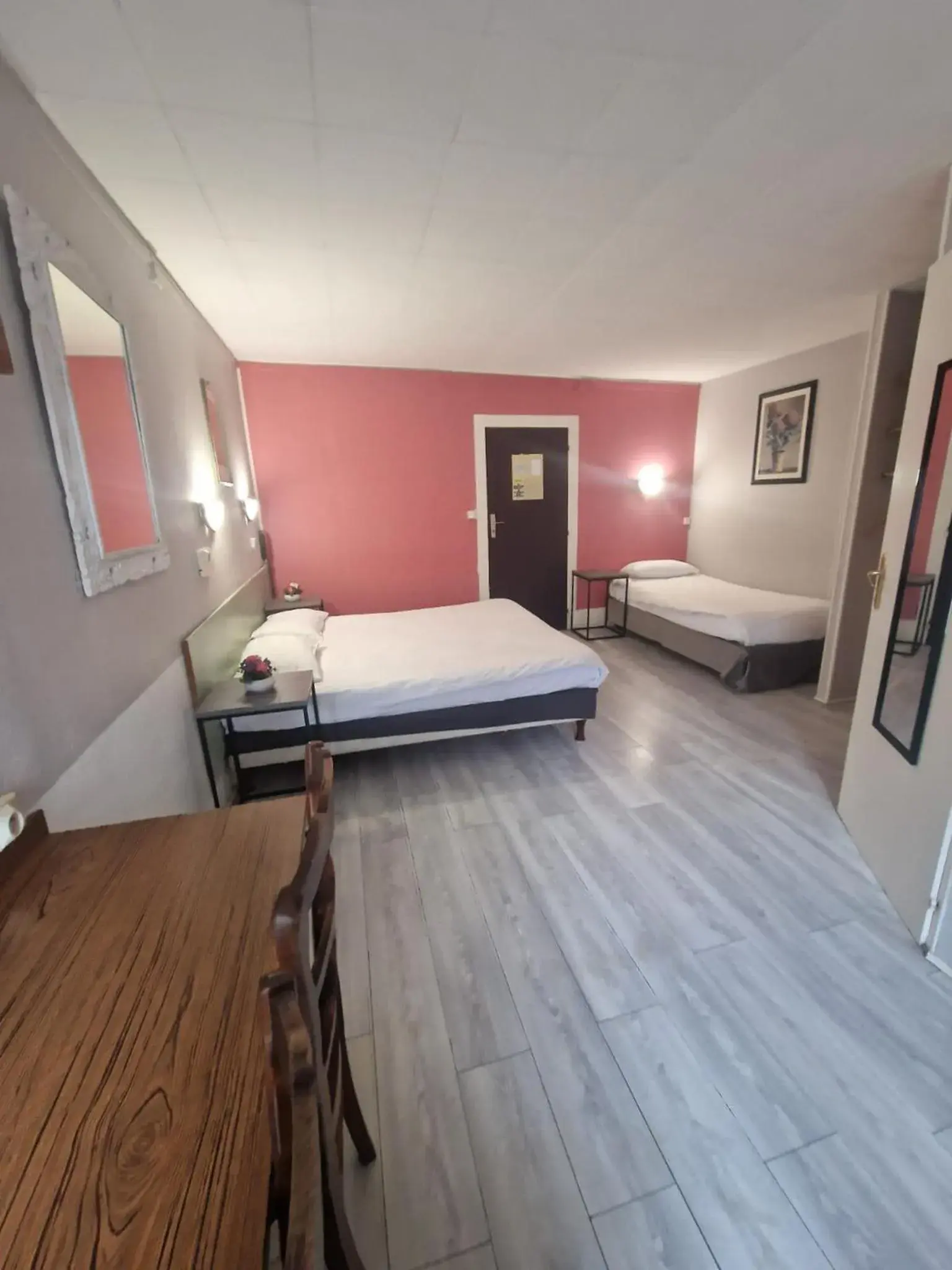 Twin Room in Hotel de l'Academie Place Stanislas, Nancy Centre , Gare et Congrés Twin Room in Hotel de l'Academie Place Stanislas, Nancy Centre , Gare et Congrés