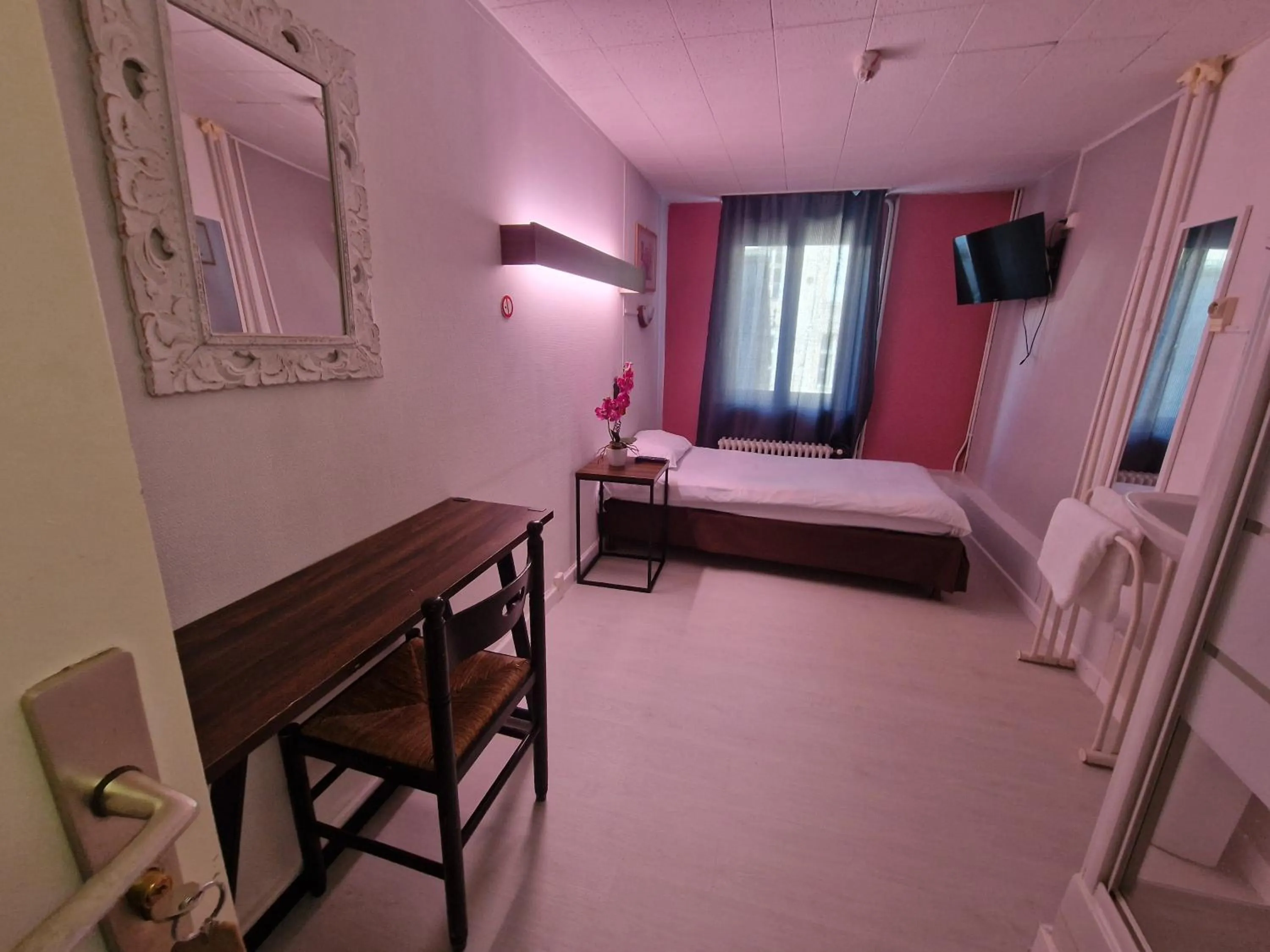 Bedroom, Bed in Hotel de l'Academie Place Stanislas, Nancy Centre , Gare et Congrés