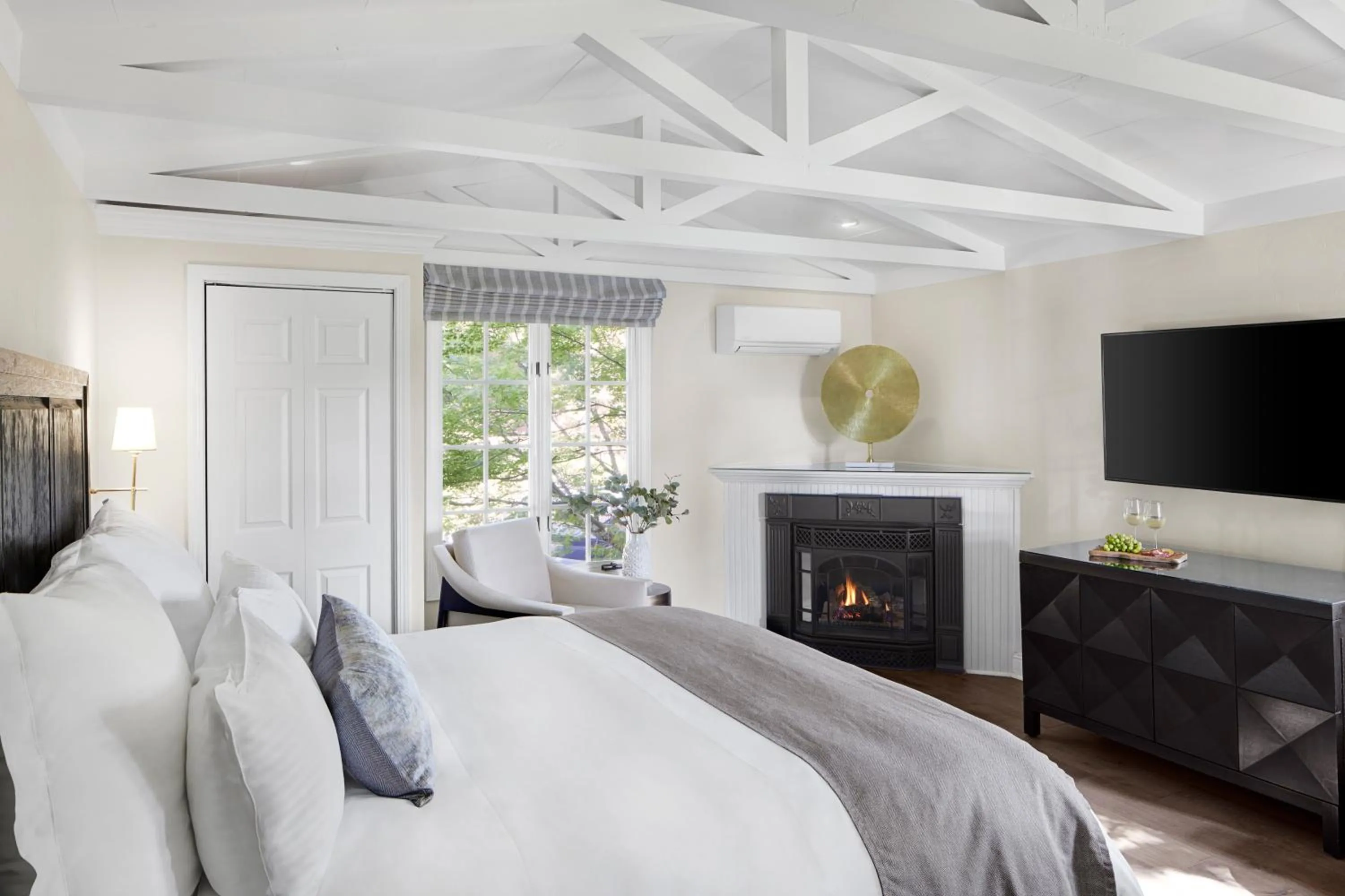 Bed in Milliken Creek Inn