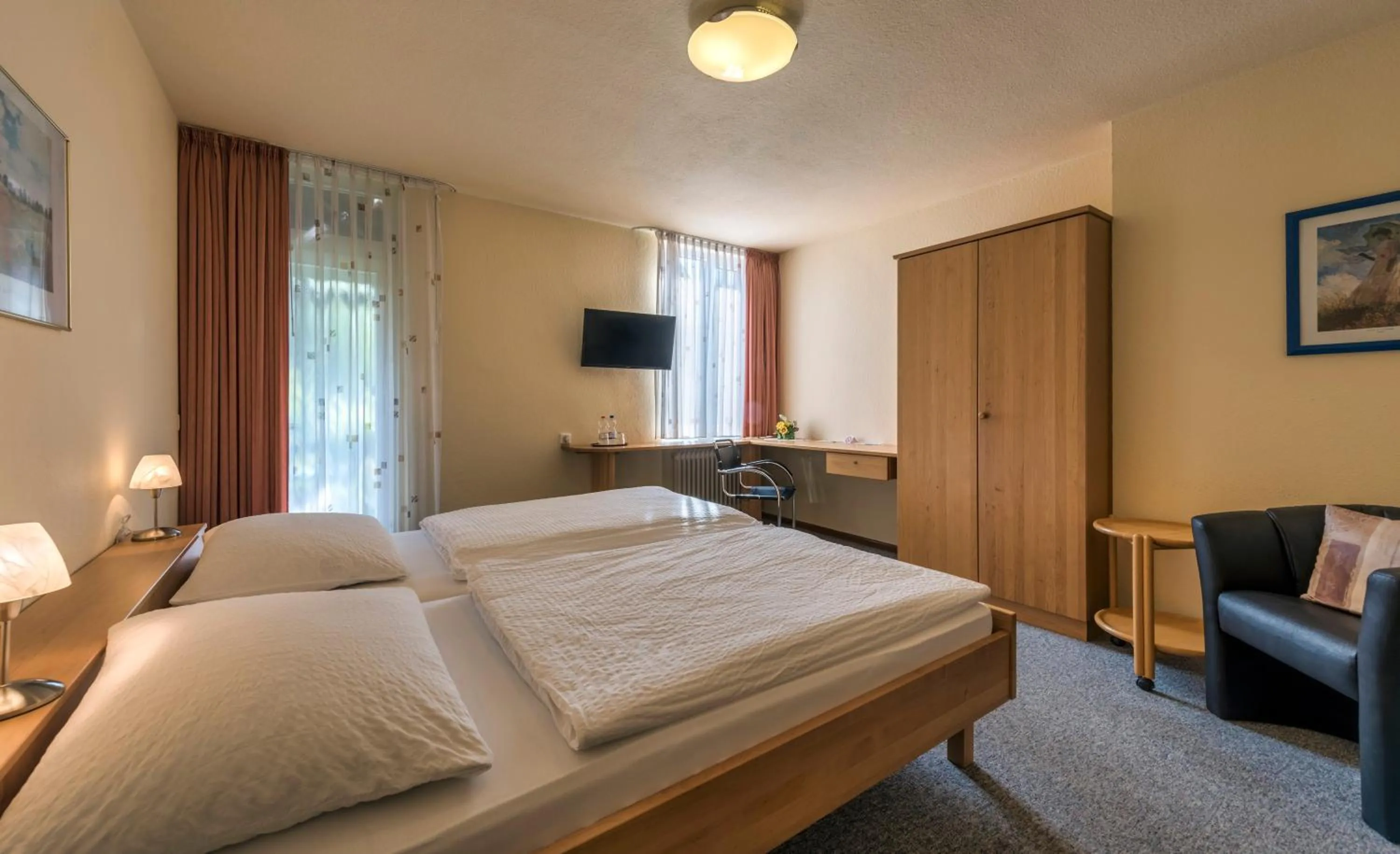 Photo of the whole room, Bed in Gasthaus zur Schnecke Kandern