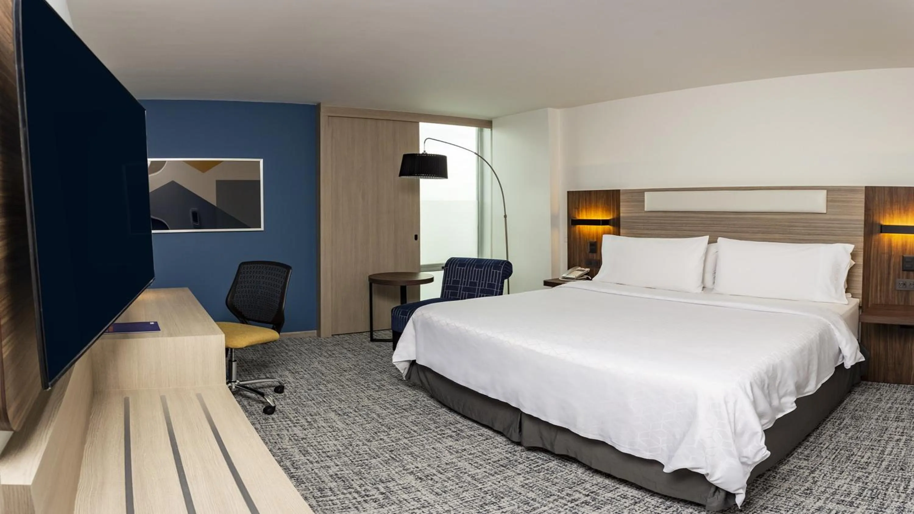 Photo of the whole room, Bed in Holiday Inn Express Toluca Galerias Metepec by IHG