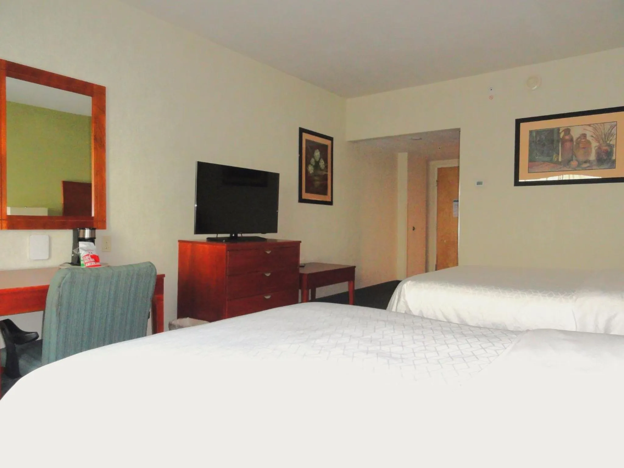 Photo of the whole room, Bed in Holiday Inn Express & Suites Toluca Zona Aeropuerto by IHG